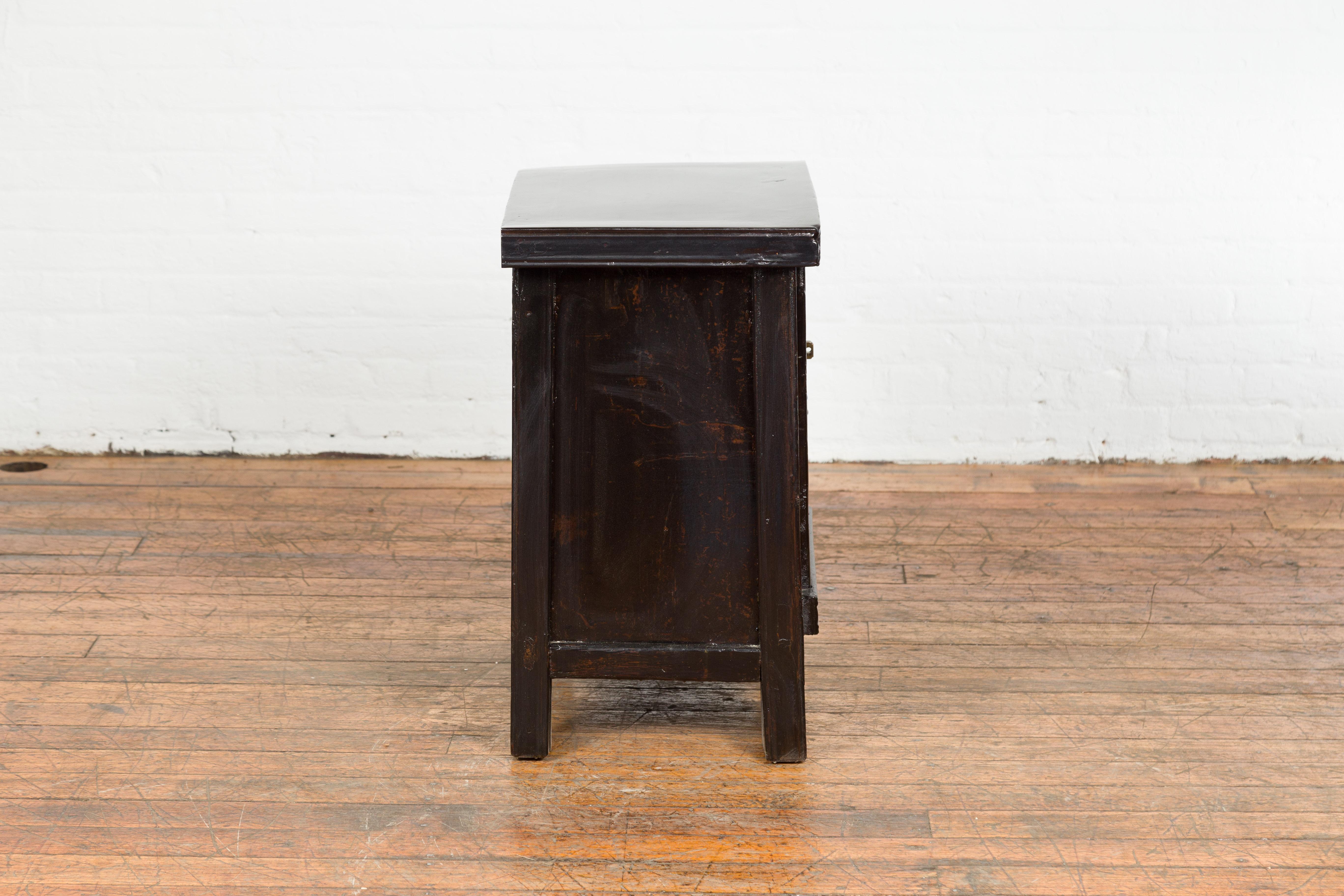 19th Century Chinese Antique Lacquered Bedside Cabinet  For Sale 7