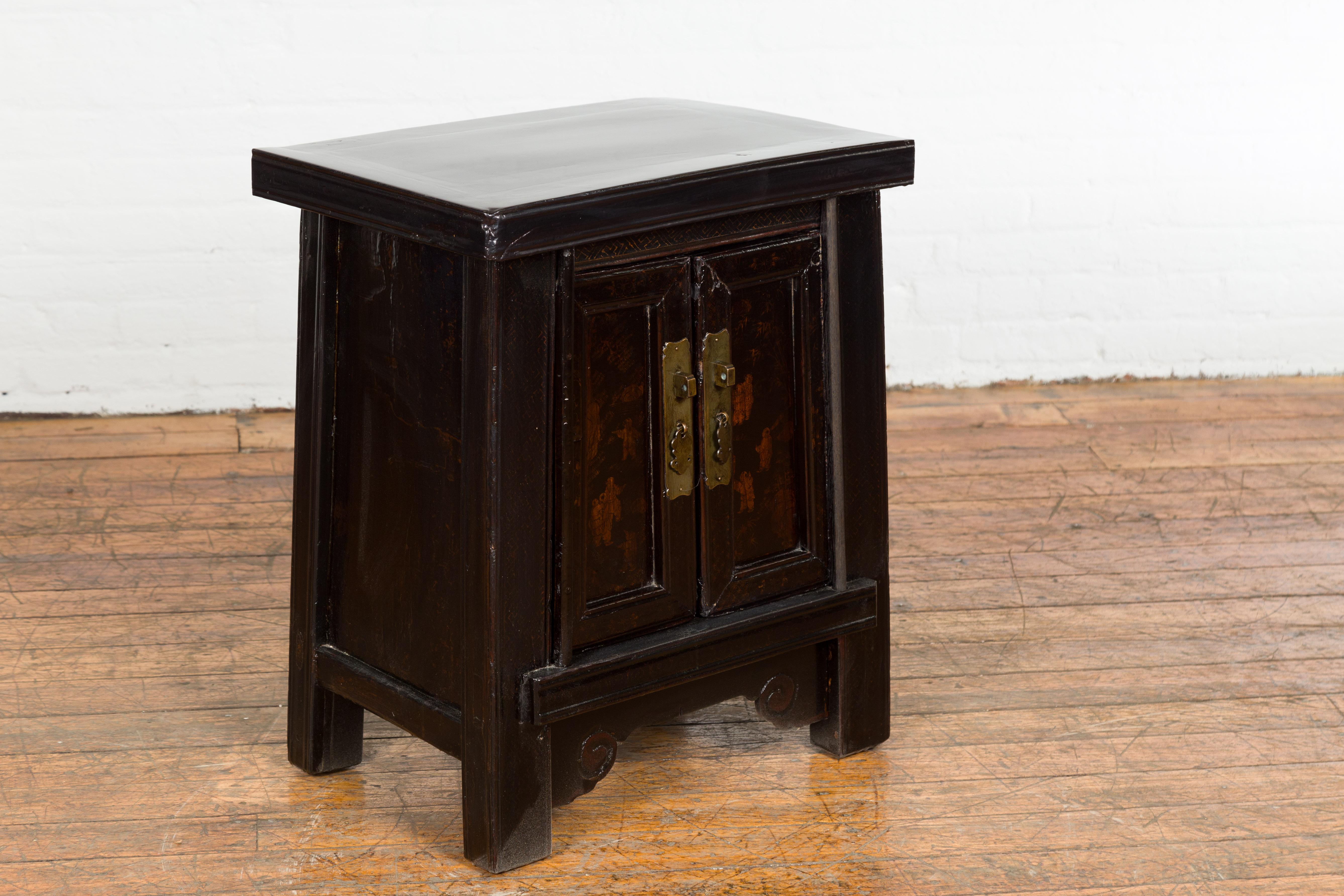 19th Century Chinese Antique Lacquered Bedside Cabinet  In Good Condition For Sale In Yonkers, NY