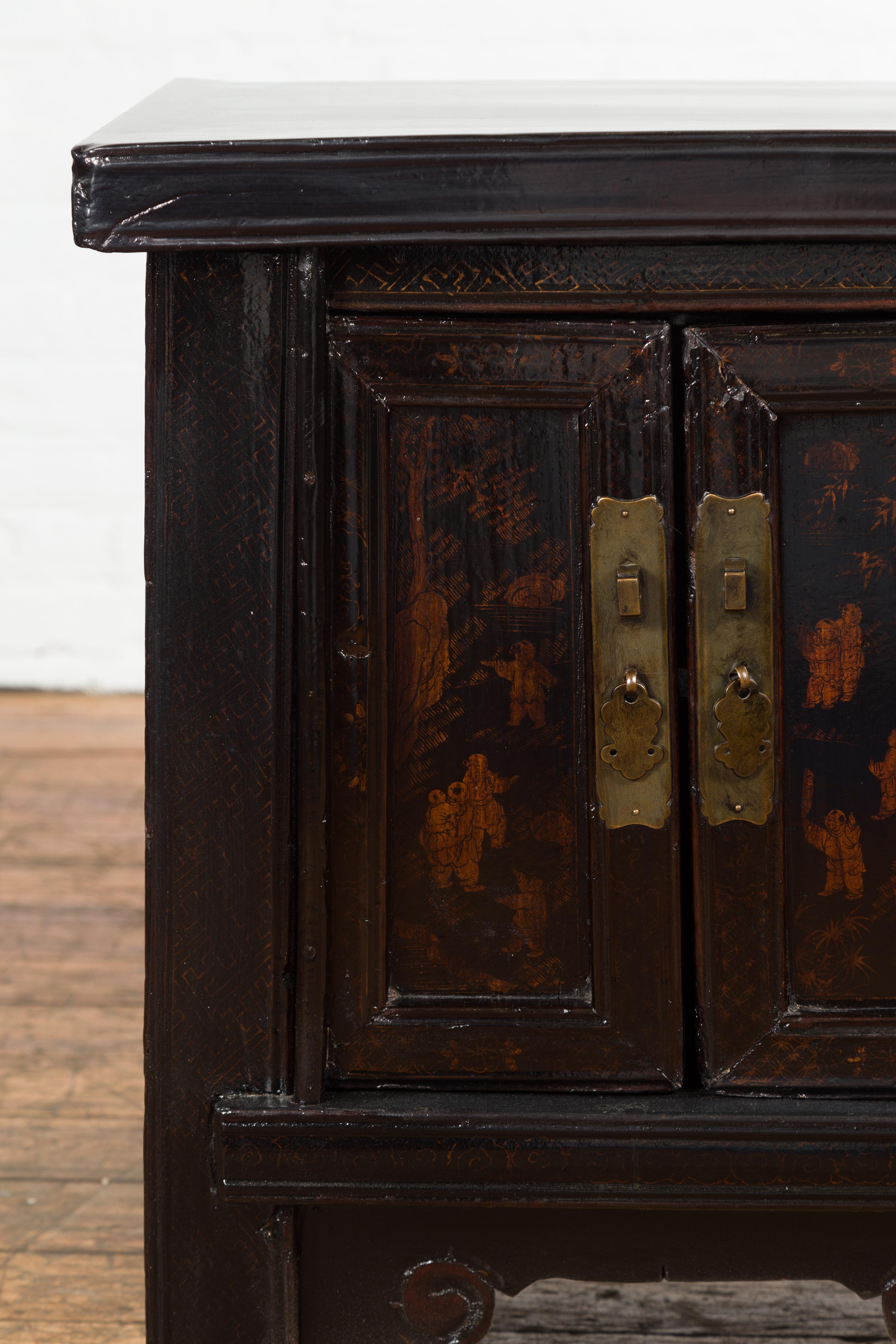 19th Century Chinese Antique Lacquered Bedside Cabinet  For Sale 2