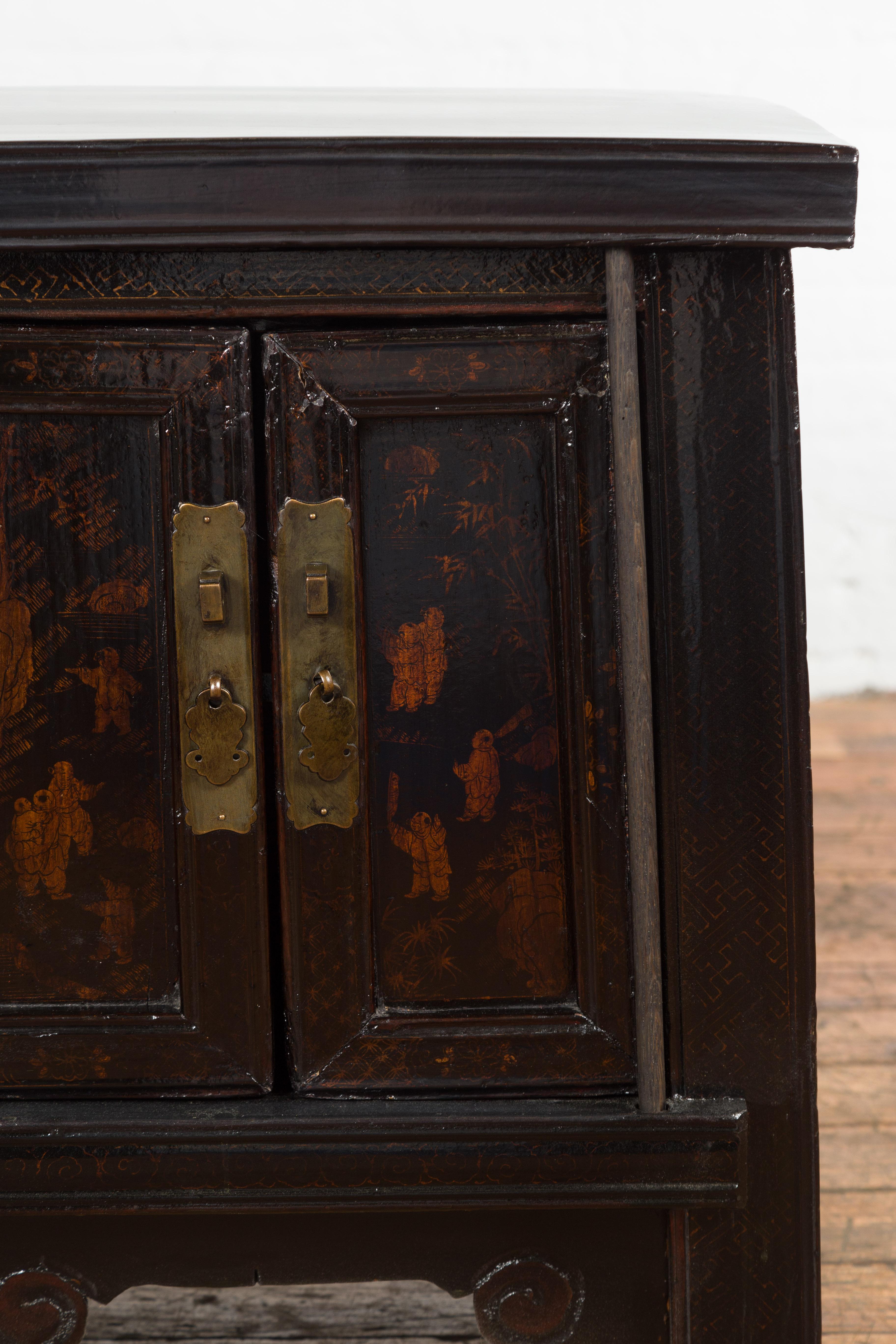 19th Century Chinese Antique Lacquered Bedside Cabinet  For Sale 3