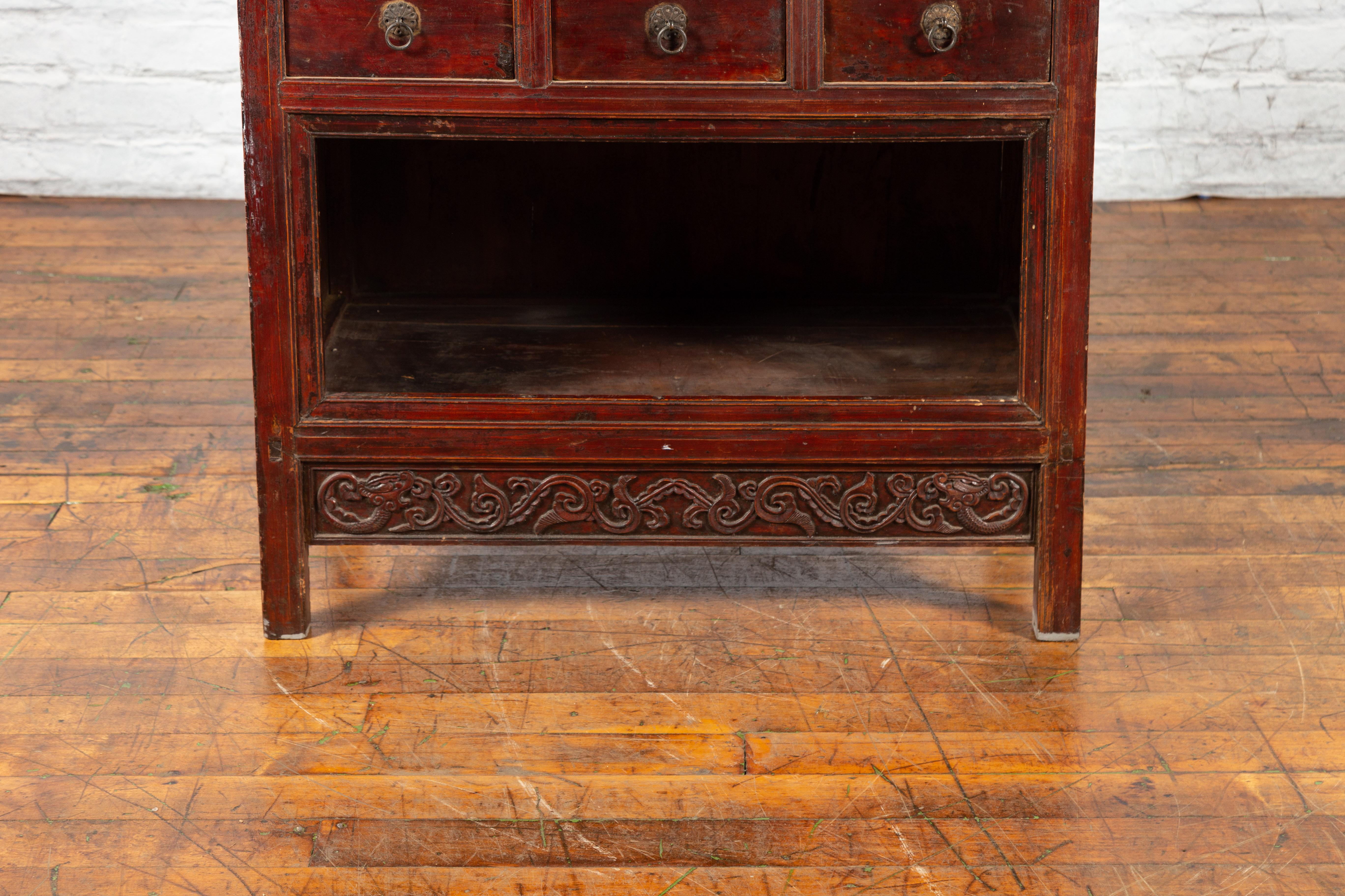 Chinese Qing Dynasty 19th Century Lacquered Cabinet with Carved Dragon Motifs For Sale 3