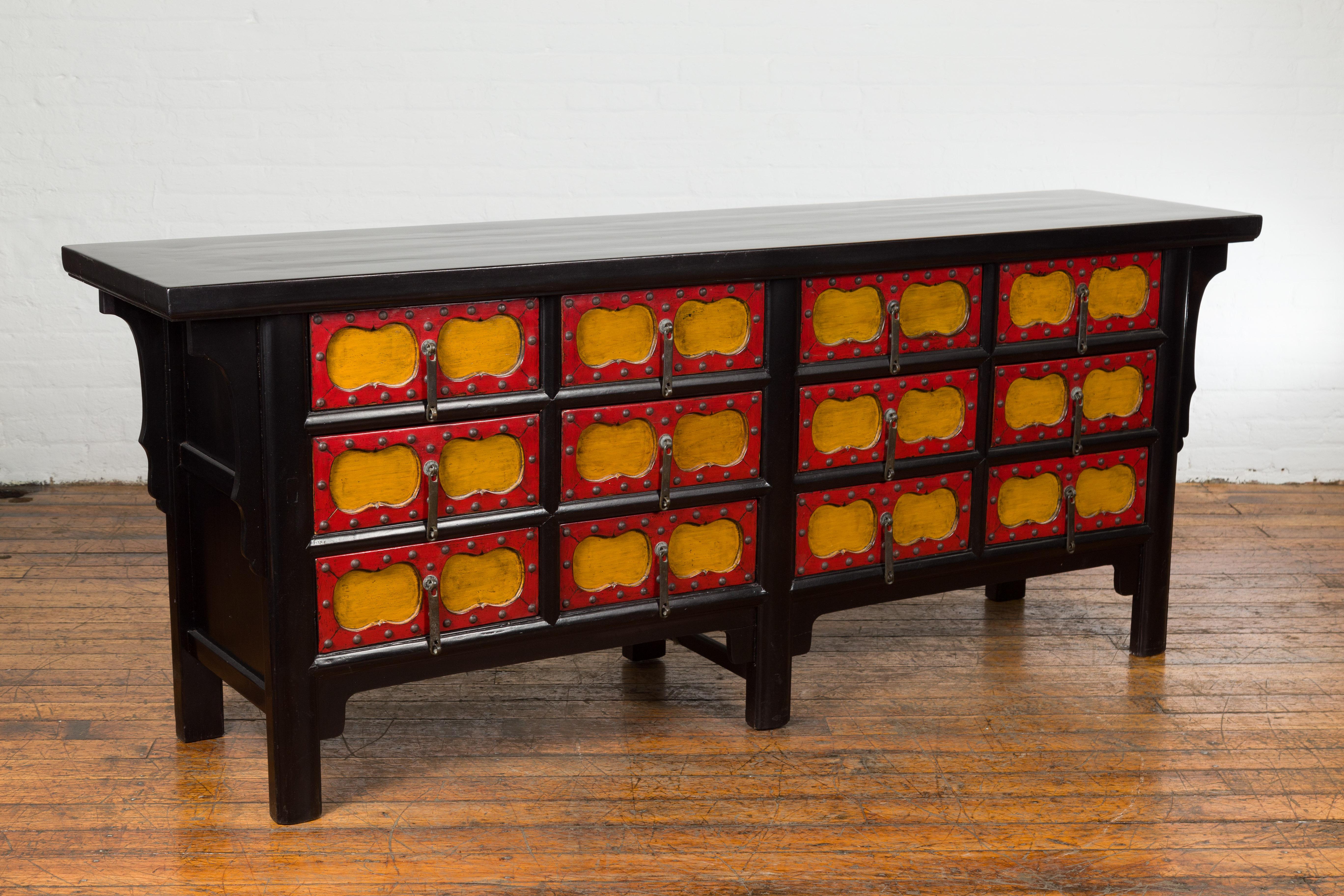 Chinese Qing Dynasty 19th Century Long Polychrome Sideboard with 12 Drawers In Good Condition For Sale In Yonkers, NY