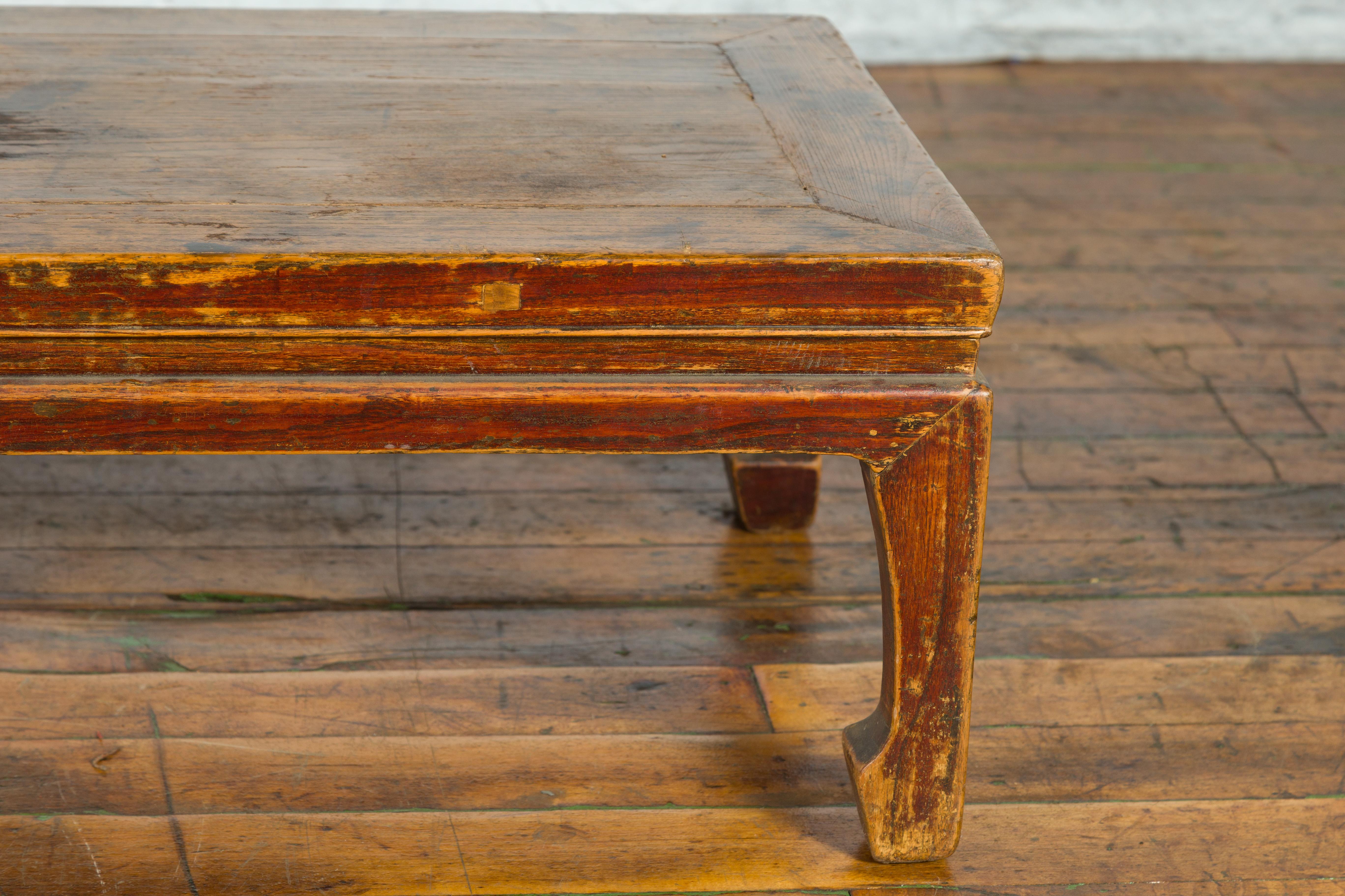Chinese Qing Dynasty 19th Century Low Coffee Table with Distressed Patina For Sale 4