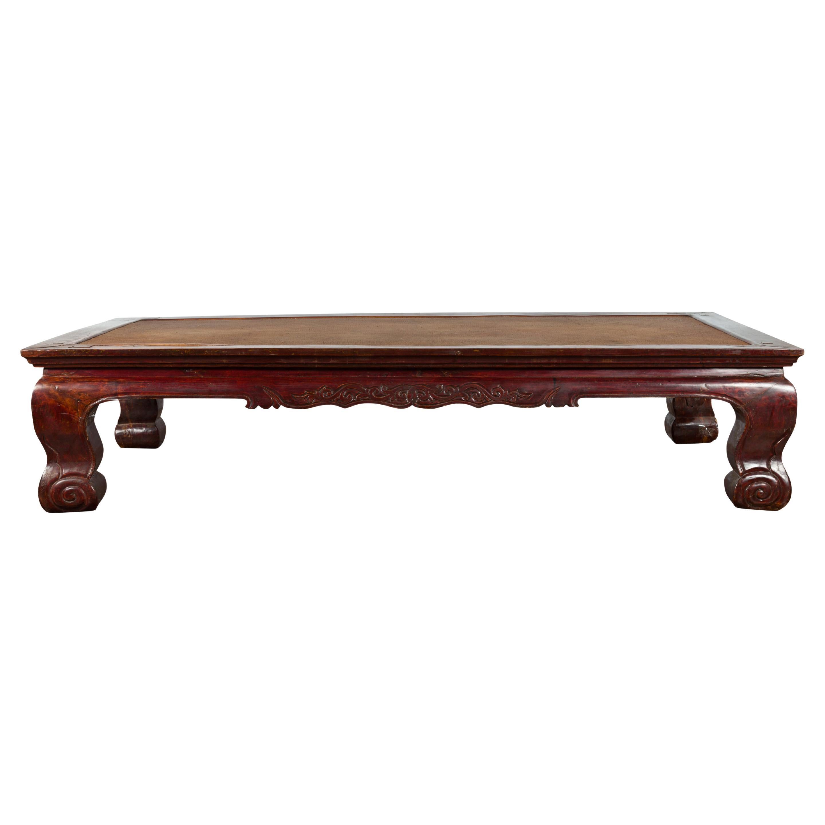 Qing Dynasty 19. Jahrhundert Mahagoni gebeizt Couchtisch mit Rattanplatte
