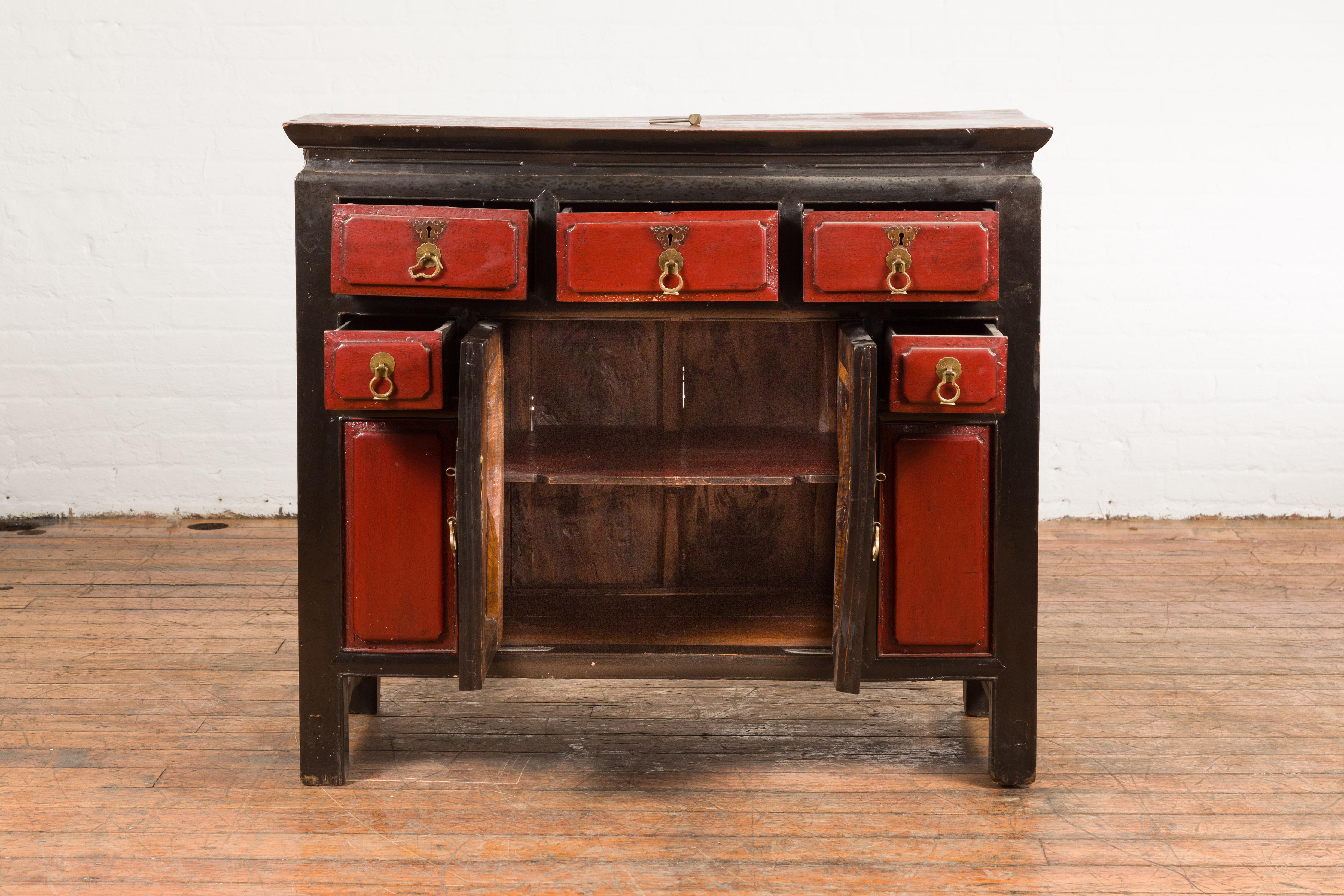 Chinese Qing Dynasty 19th Century Red and Black Lacquer Cabinet with Drawers For Sale 6