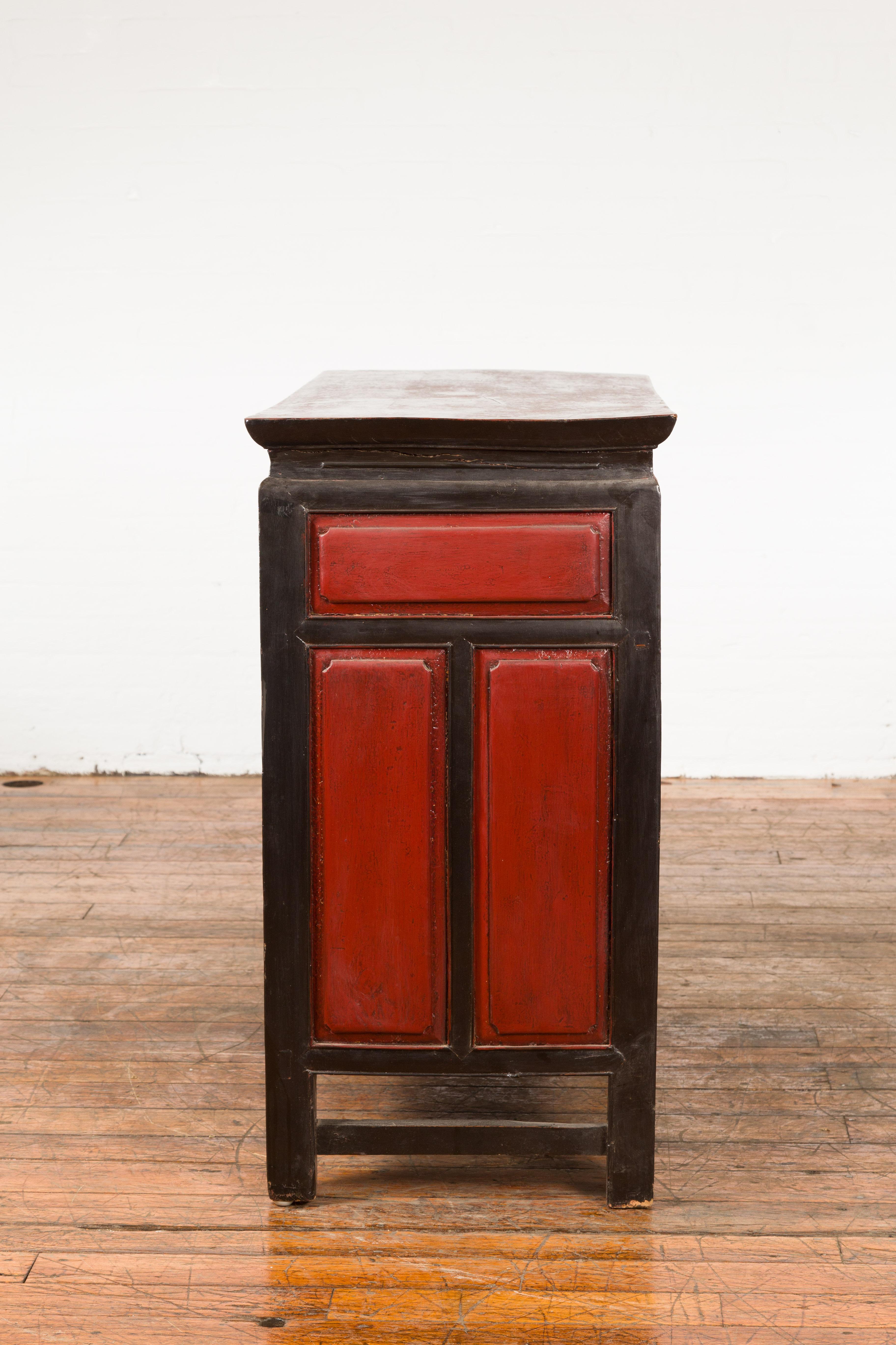 Chinese Qing Dynasty 19th Century Red and Black Lacquer Cabinet with Drawers For Sale 11