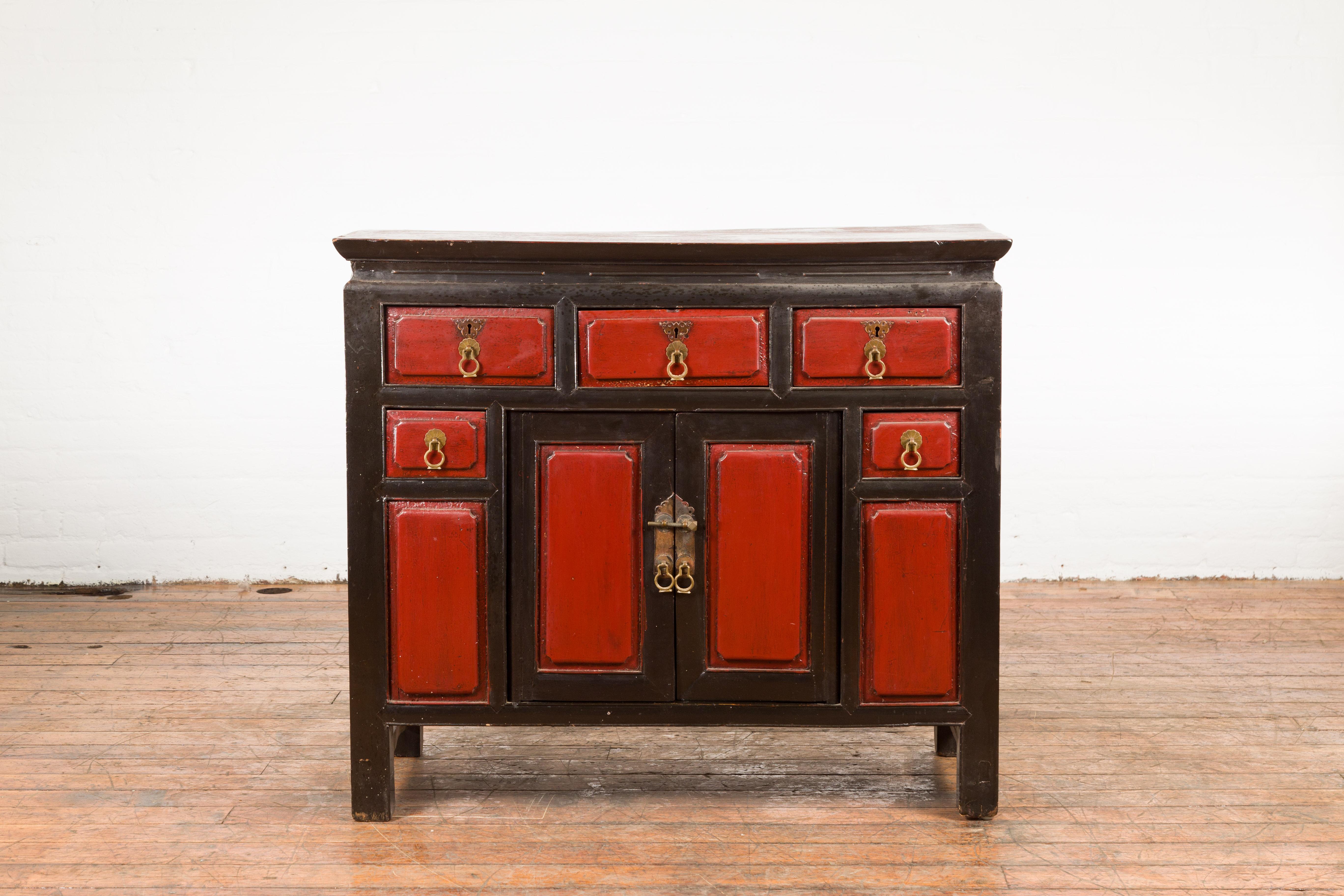 Lacquered Chinese Qing Dynasty 19th Century Red and Black Lacquer Cabinet with Drawers For Sale