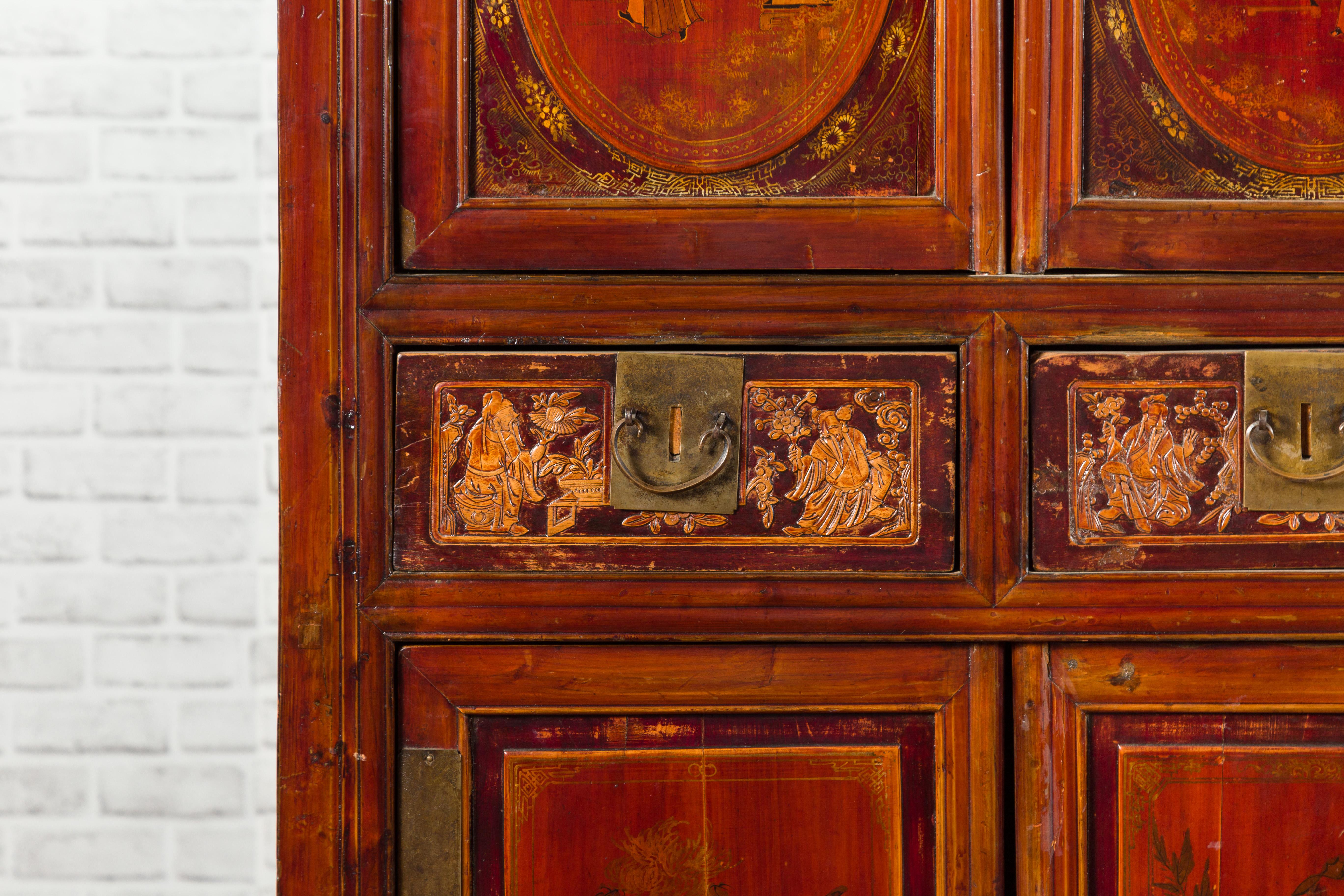 Cabinet rouge à huit portes et quatre tiroirs, dynastie chinoise Qing, 19e siècle en vente 3
