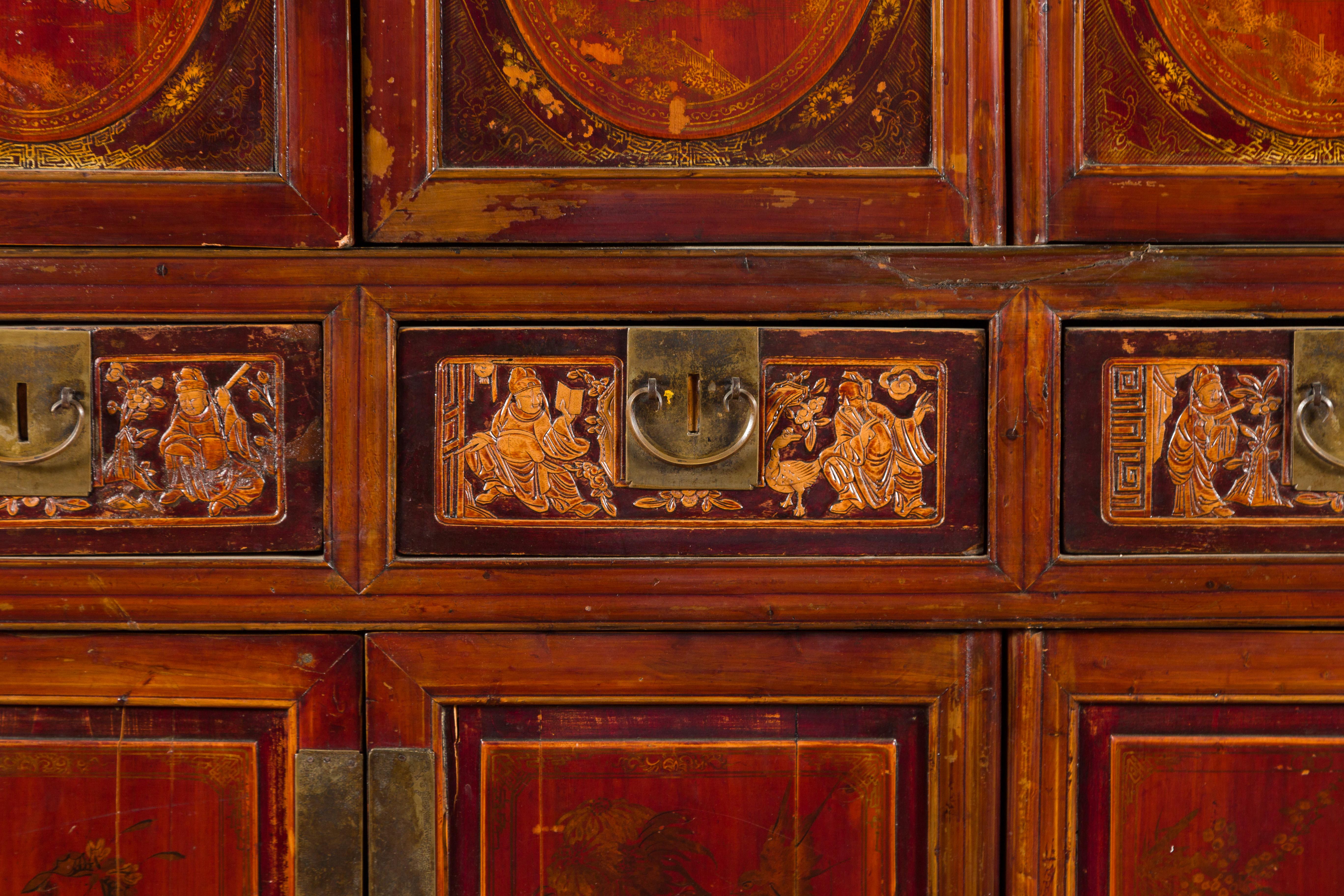 Cabinet rouge à huit portes et quatre tiroirs, dynastie chinoise Qing, 19e siècle en vente 5