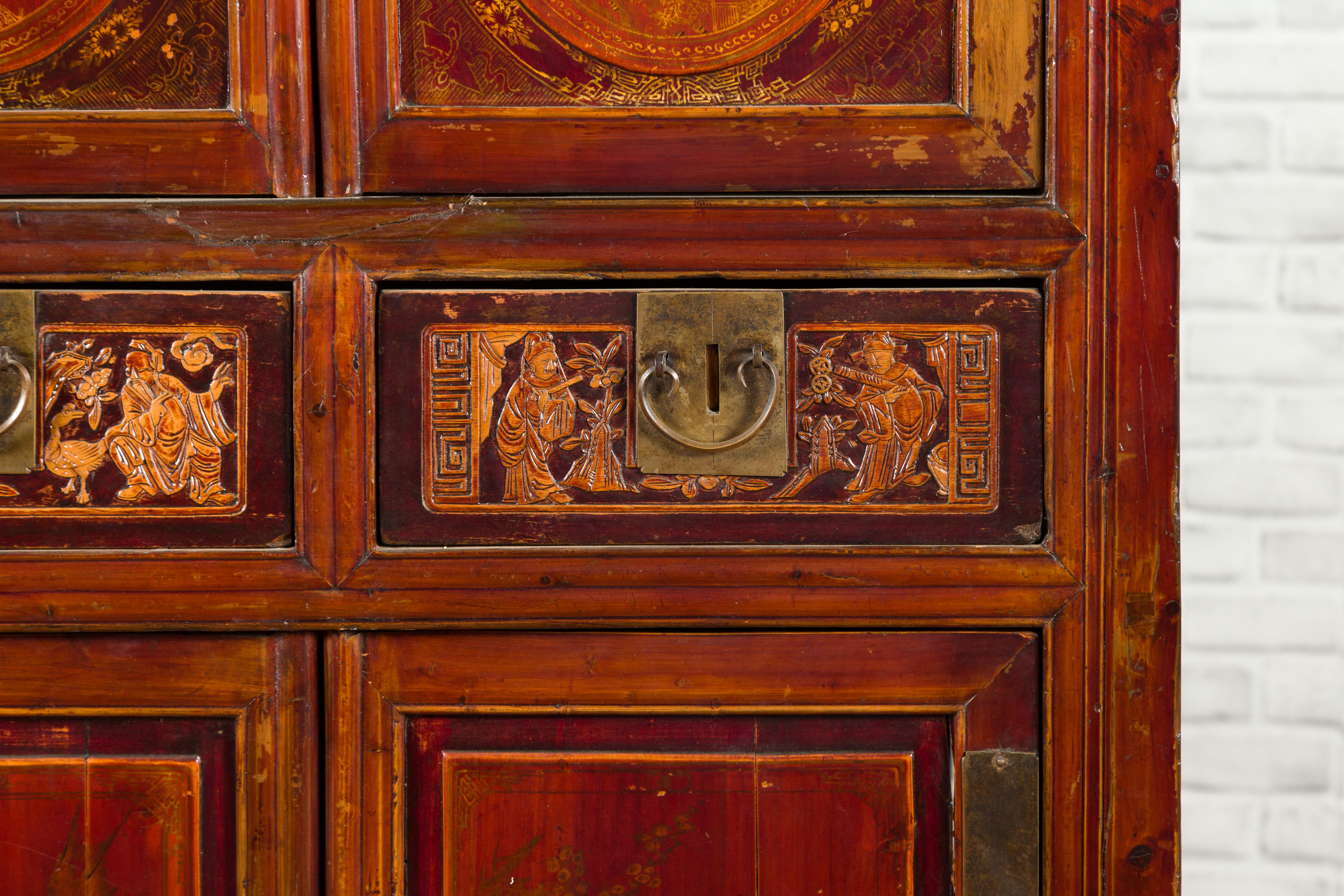 Cabinet rouge à huit portes et quatre tiroirs, dynastie chinoise Qing, 19e siècle en vente 6