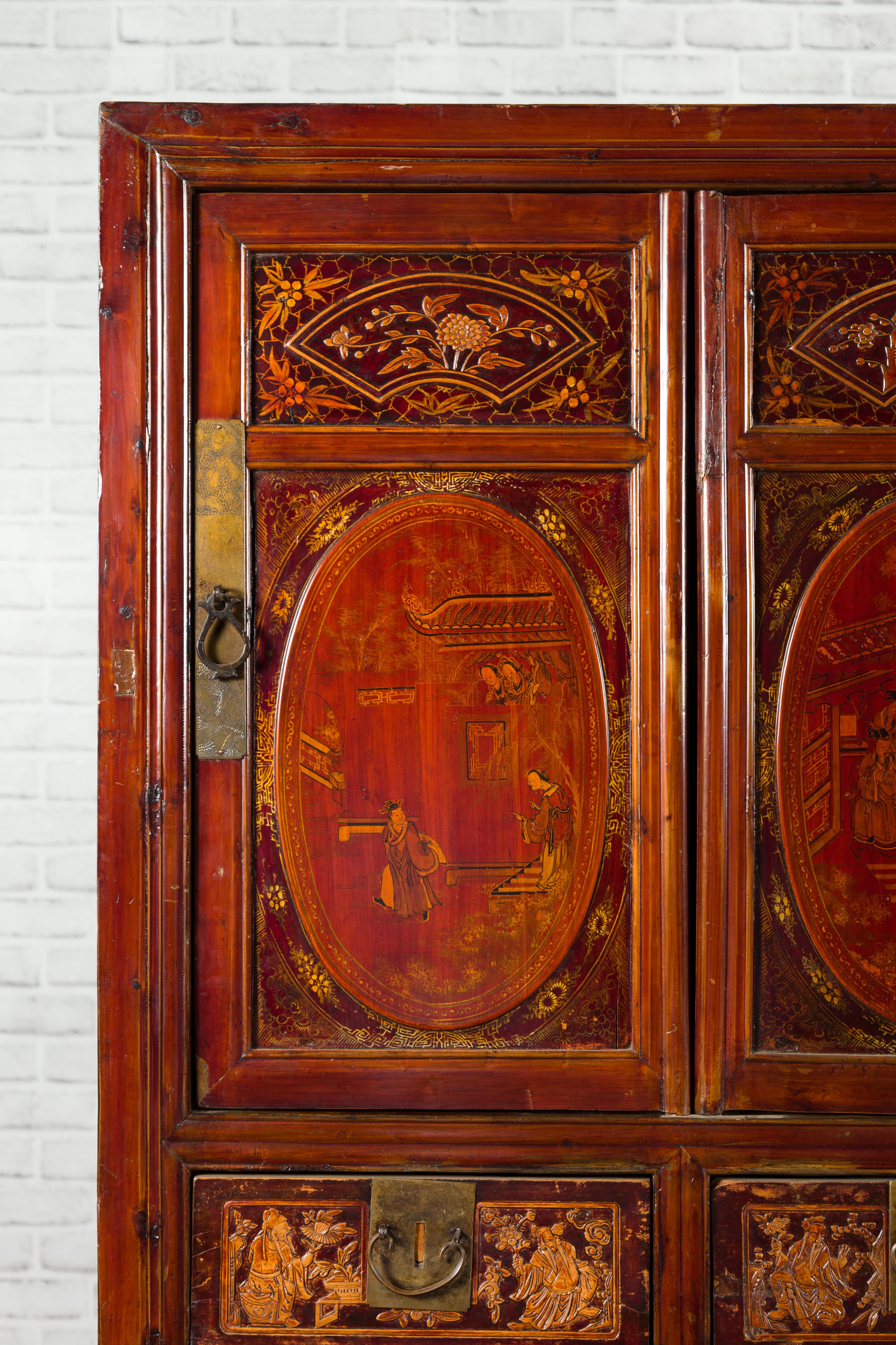 XIXe siècle Cabinet rouge à huit portes et quatre tiroirs, dynastie chinoise Qing, 19e siècle en vente