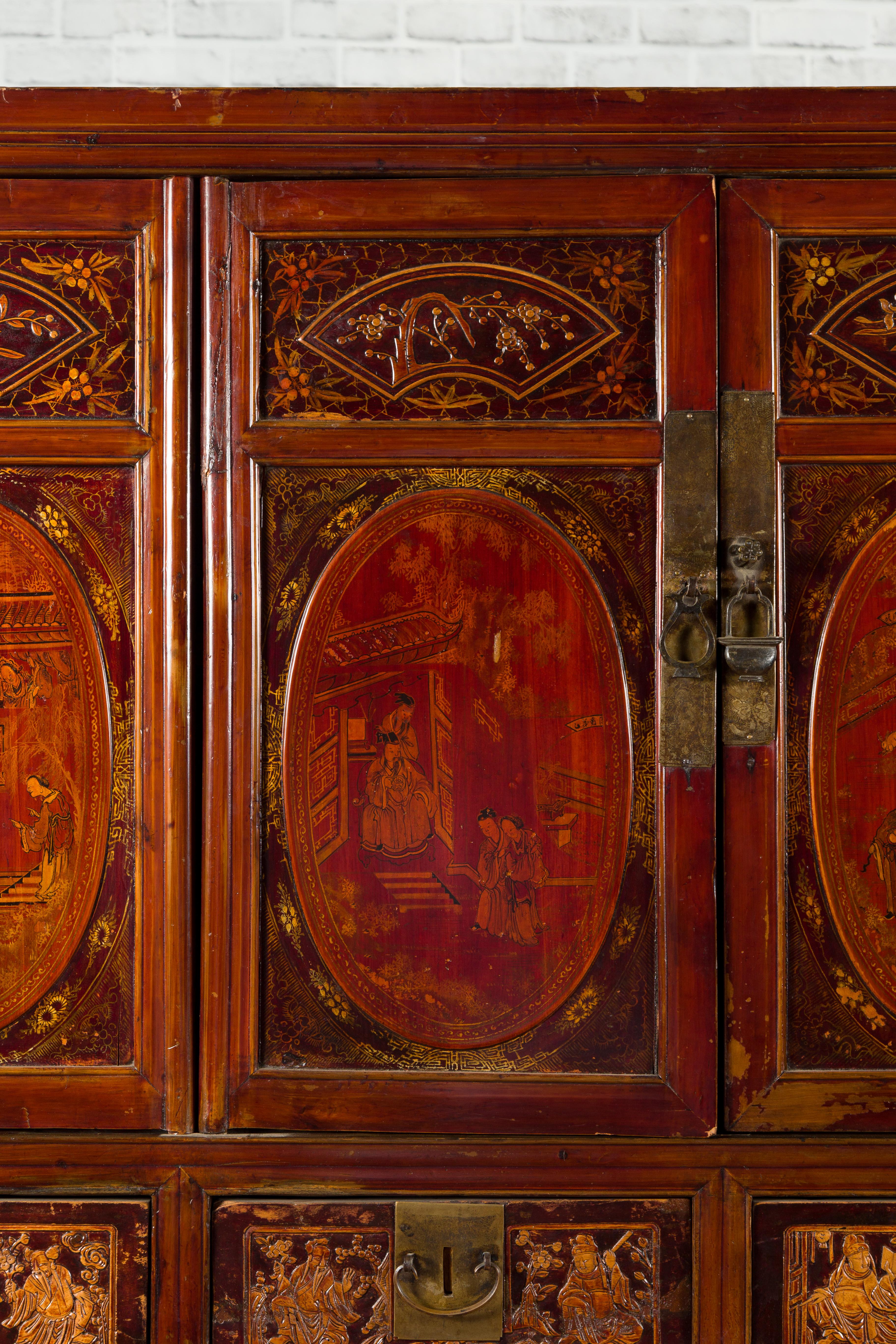 Bois Cabinet rouge à huit portes et quatre tiroirs, dynastie chinoise Qing, 19e siècle en vente