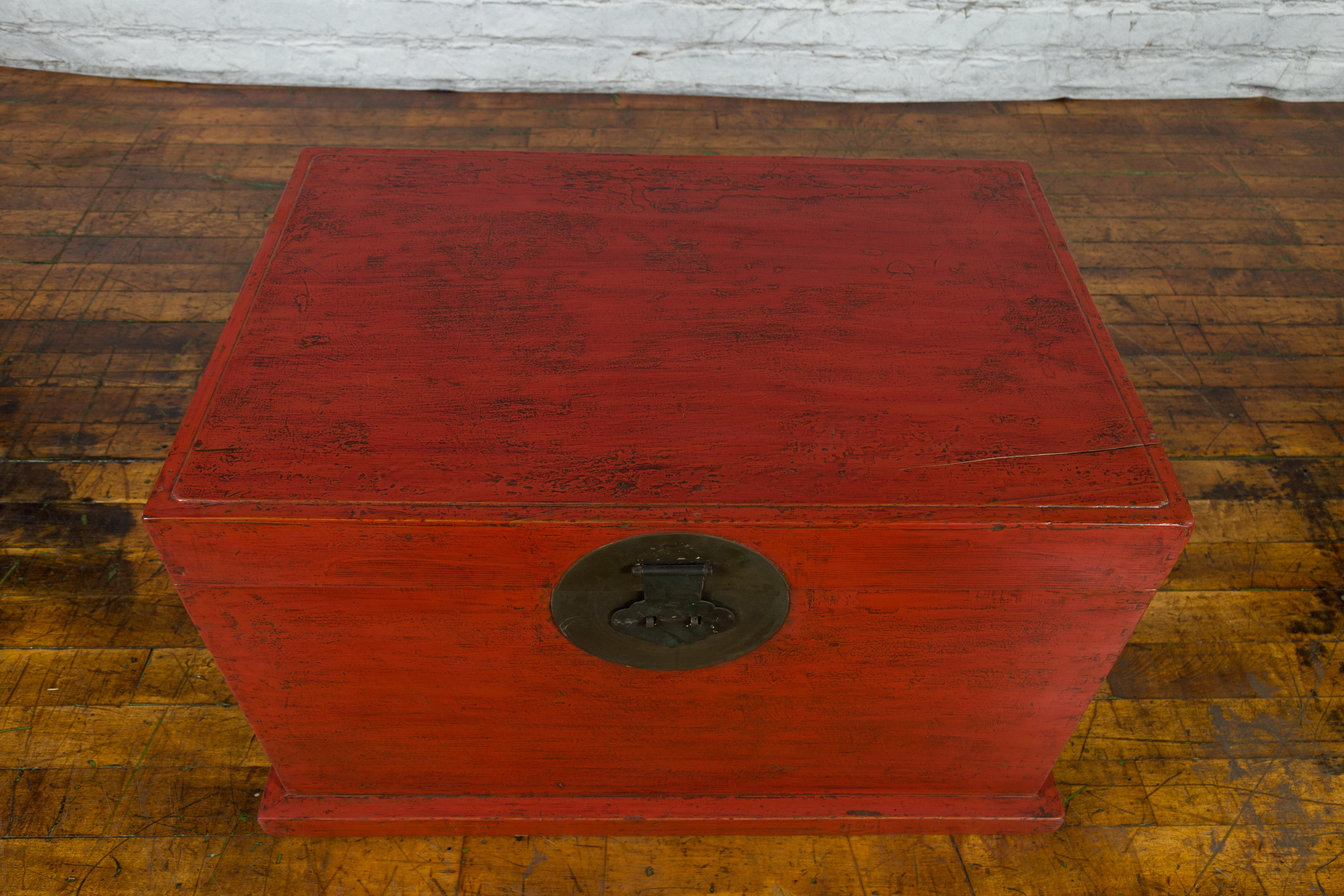 Chinese Qing Dynasty 19th Century Red Lacquer Blanket Chest with Brass Hardware For Sale 5