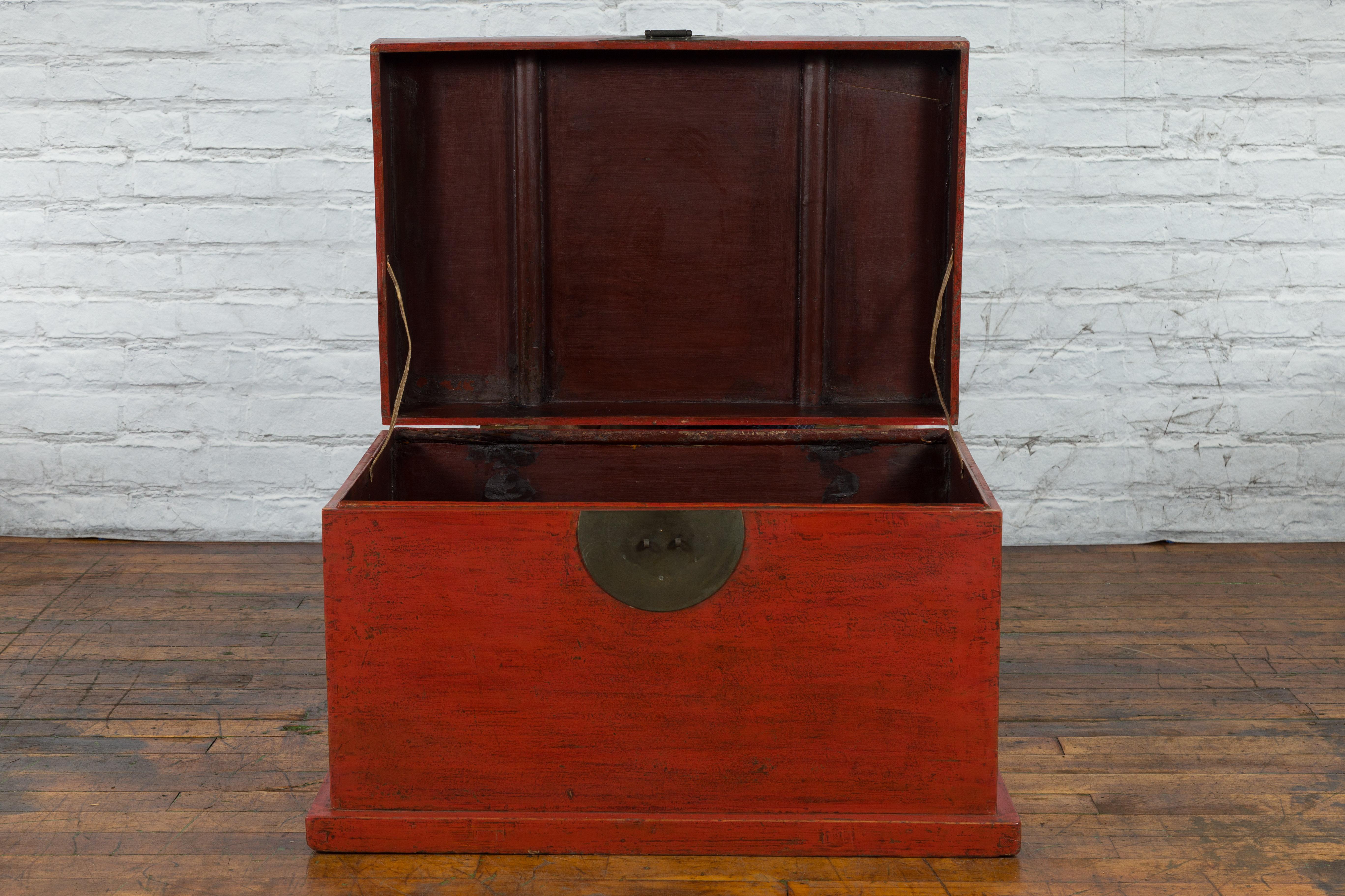 Chinese Qing Dynasty 19th Century Red Lacquer Blanket Chest with Brass Hardware For Sale 6