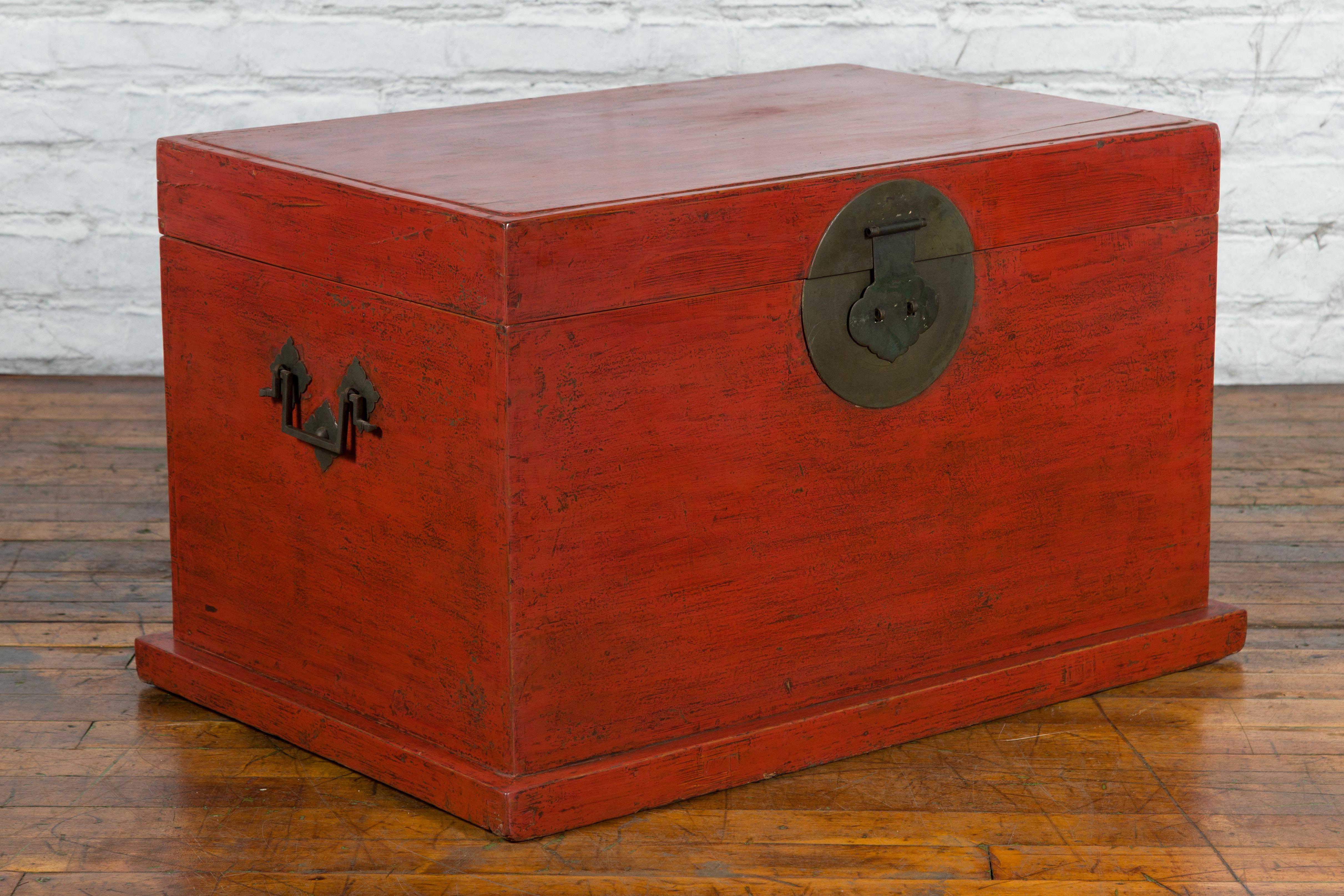 Chinese Qing Dynasty 19th Century Red Lacquer Blanket Chest with Brass Hardware For Sale 8