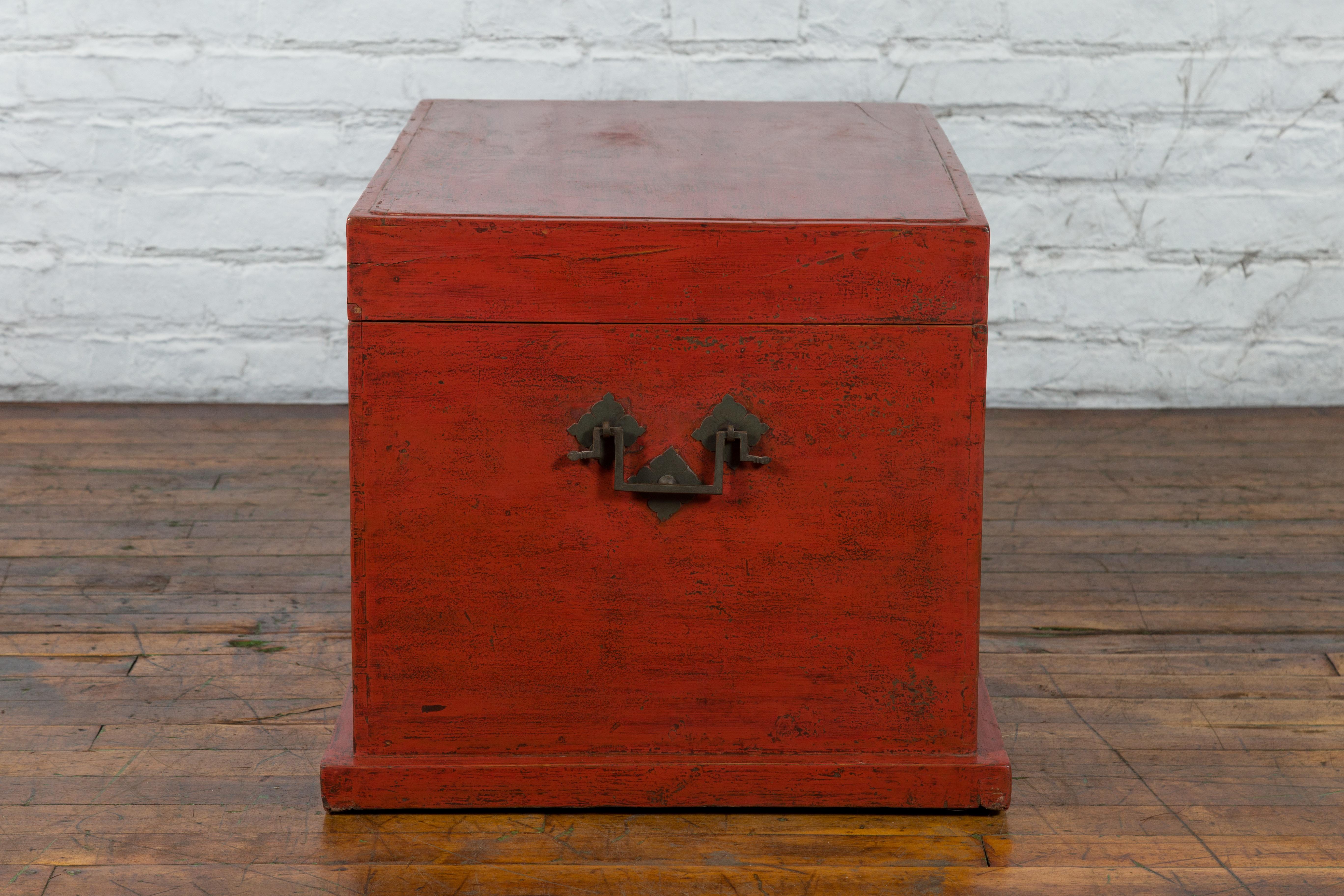 Chinese Qing Dynasty 19th Century Red Lacquer Blanket Chest with Brass Hardware For Sale 9