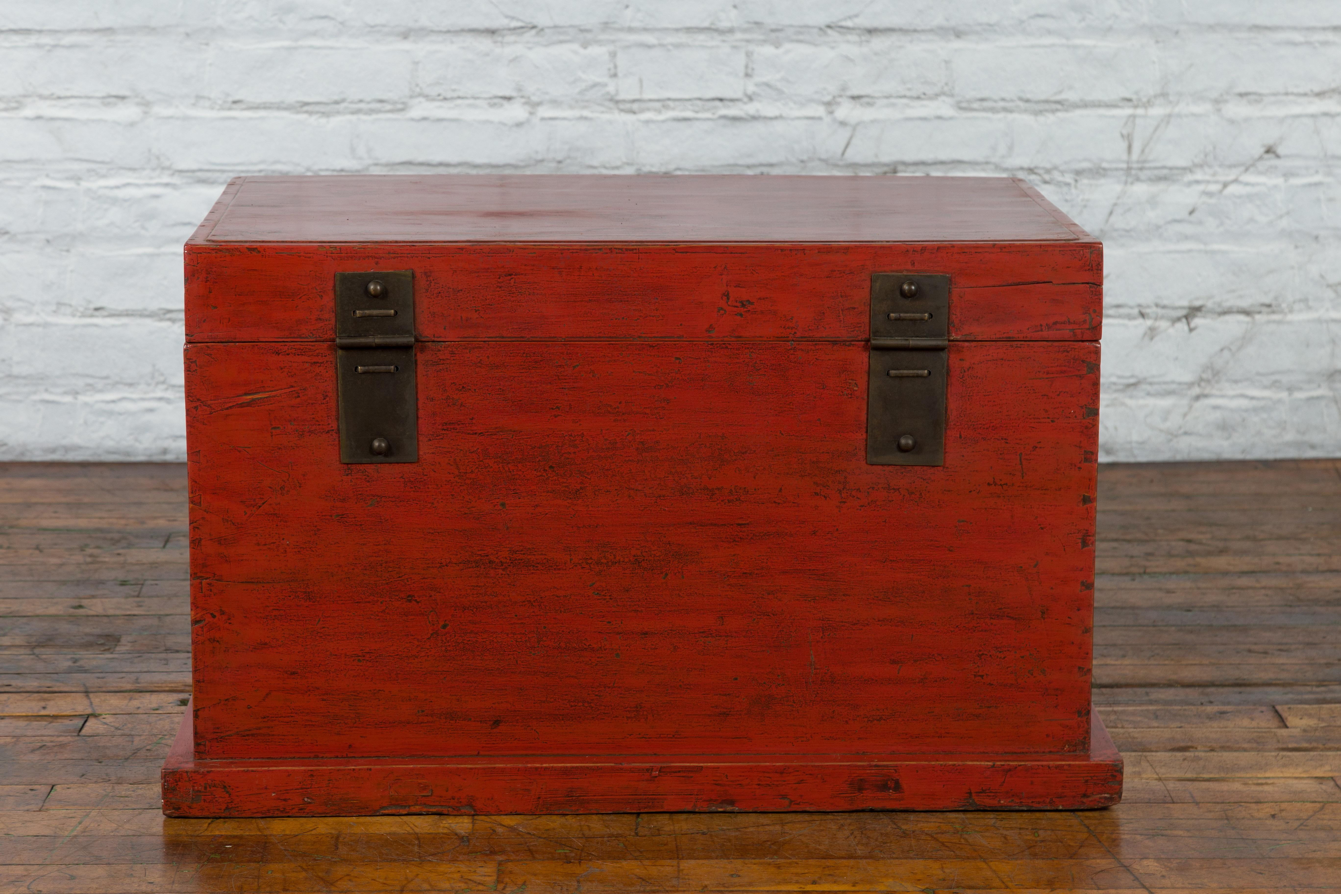 Chinese Qing Dynasty 19th Century Red Lacquer Blanket Chest with Brass Hardware For Sale 10