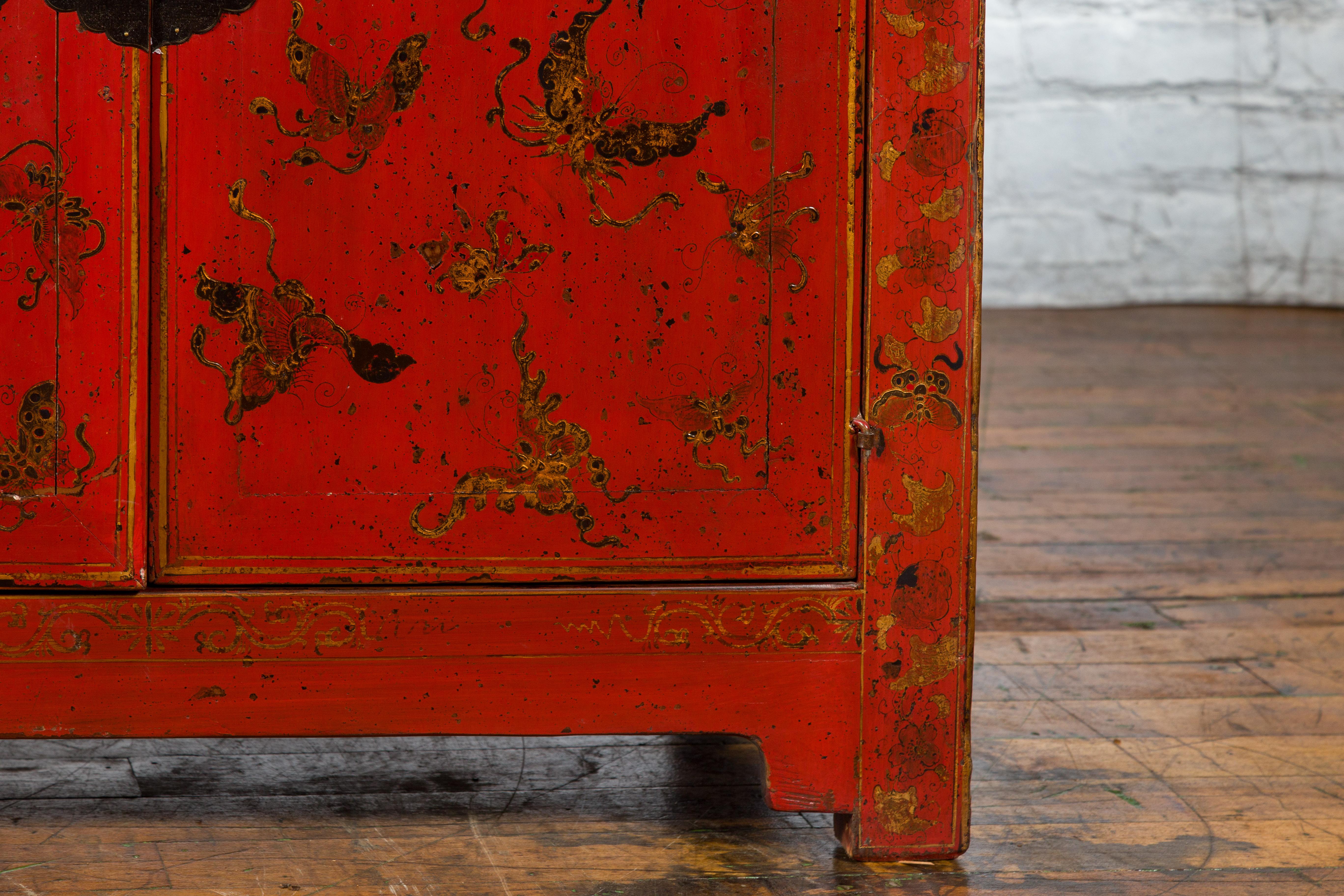 Chinese Qing Dynasty 19th Century Red Lacquer Cabinet with Butterfly Décor For Sale 6