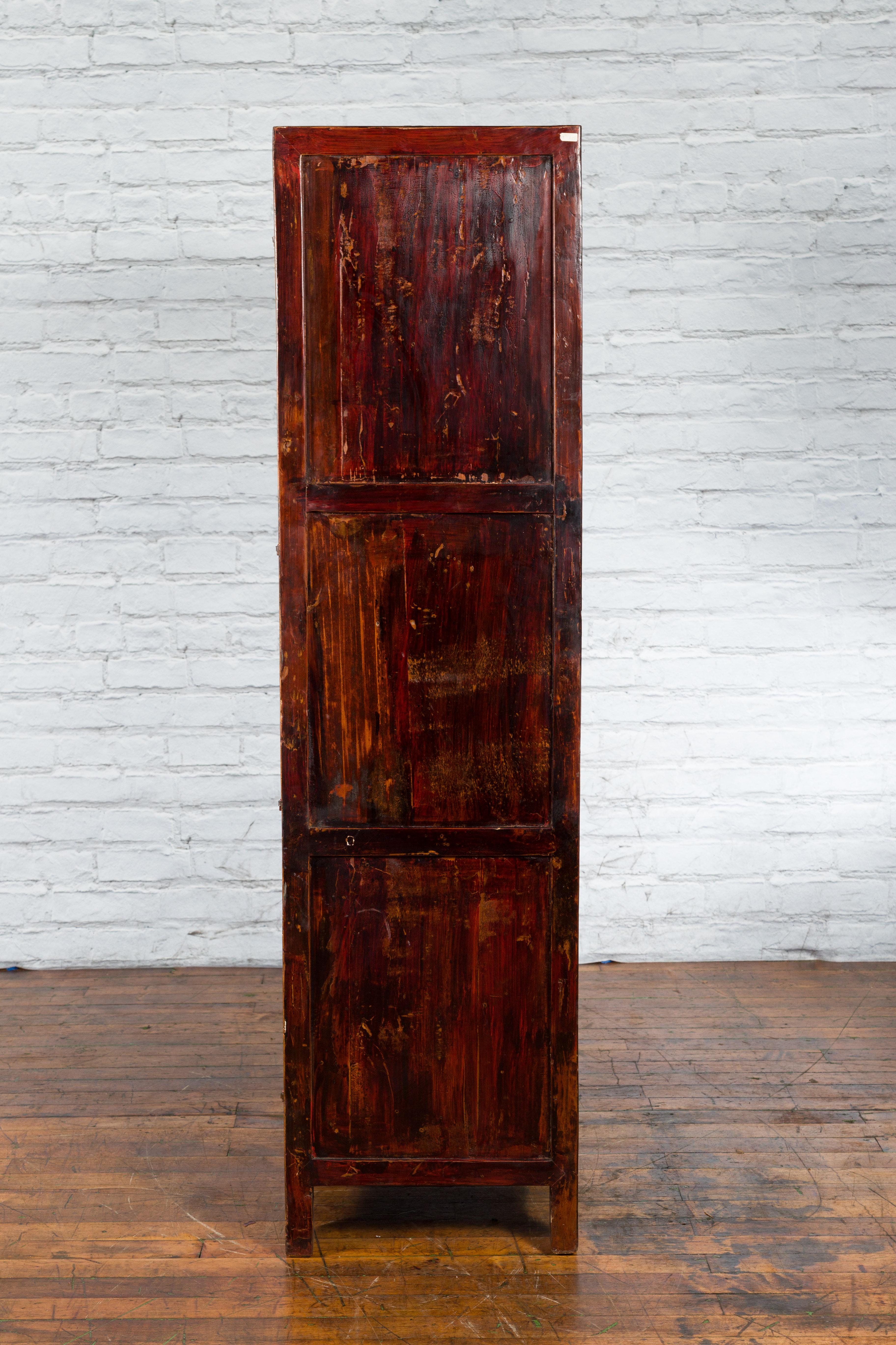 Chinese Qing Dynasty 19th Century Red Lacquer Cabinet with Butterfly Décor For Sale 11