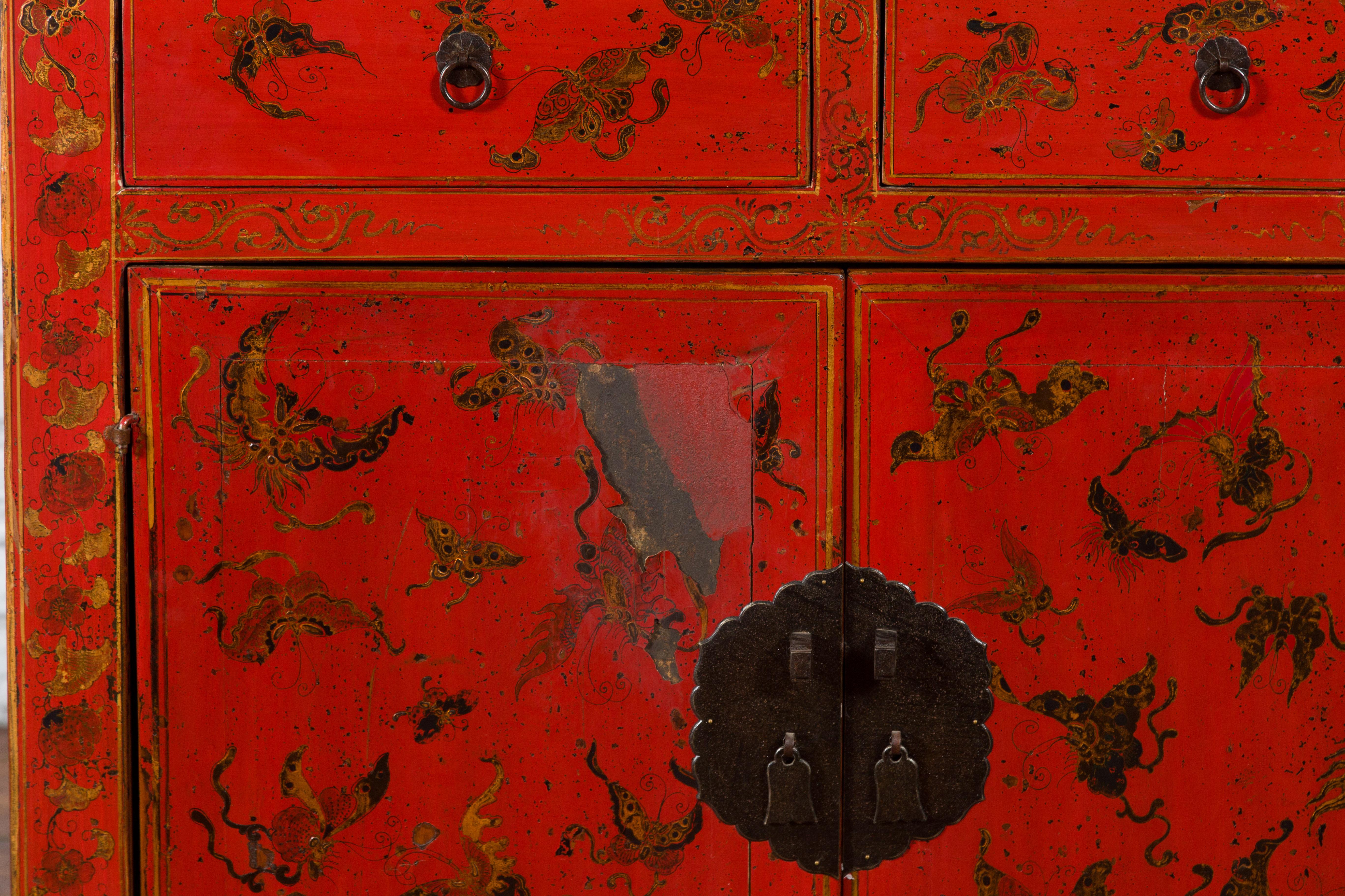 Chinese Qing Dynasty 19th Century Red Lacquer Cabinet with Butterfly Décor For Sale 4