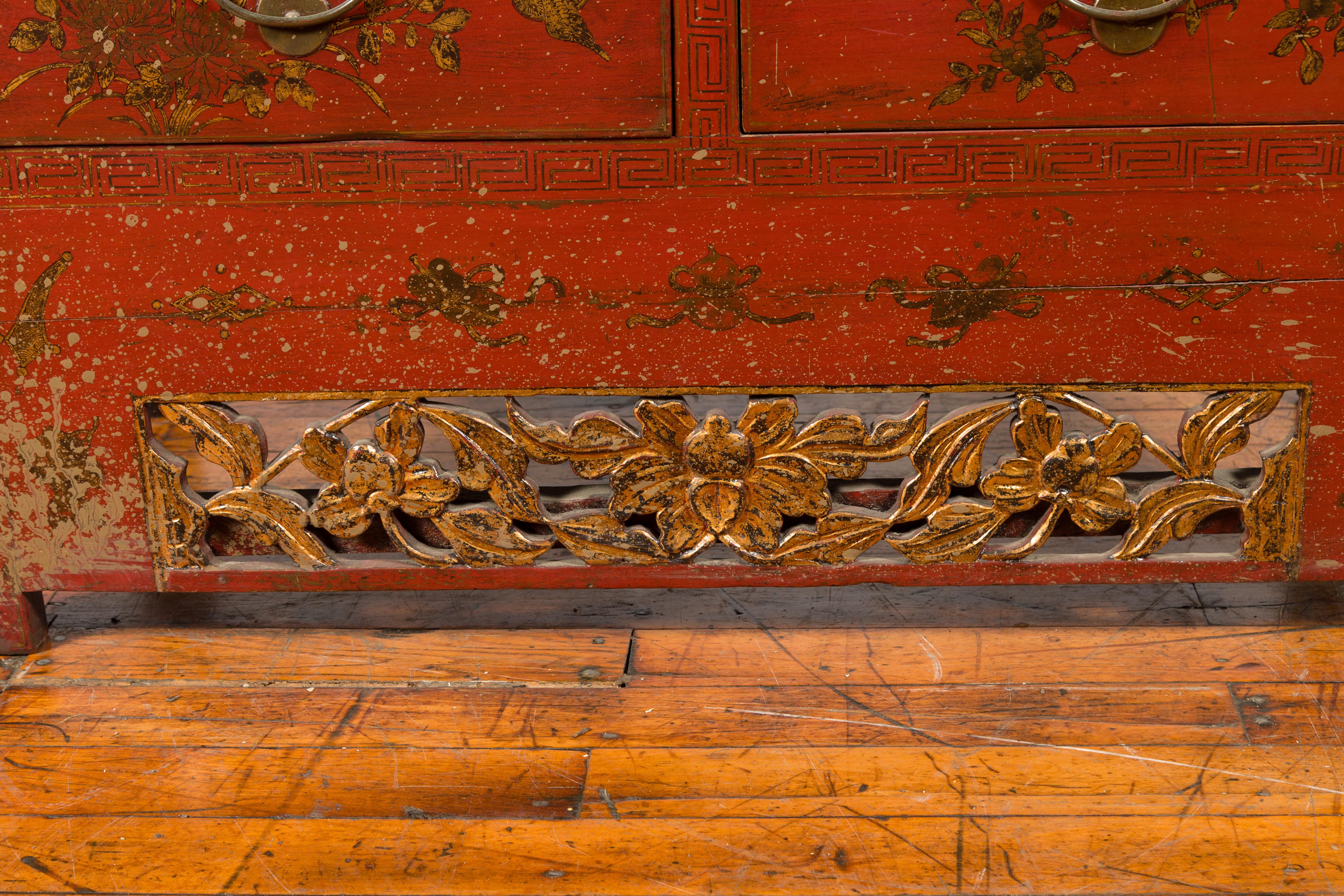 Chinese Qing Dynasty 19th Century Red Lacquer Cabinet with Chinoiserie Décor For Sale 5