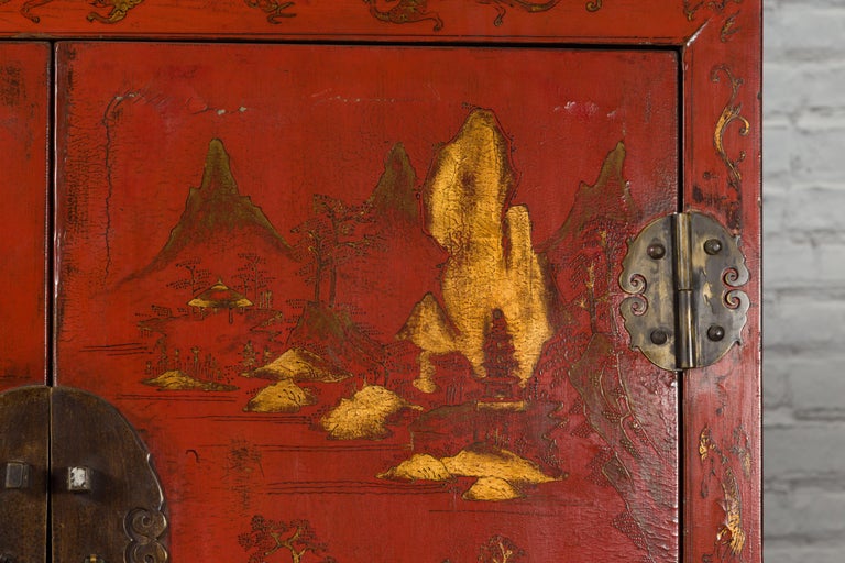 Chinese Qing Dynasty 19th Century Red Lacquer Cabinet with Gold Chinoiseries For Sale 5