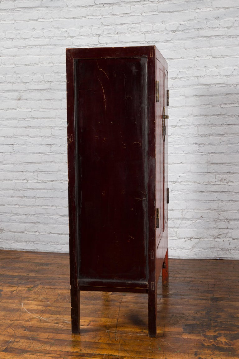 Chinese Qing Dynasty 19th Century Red Lacquer Cabinet with Gold Chinoiseries For Sale 9