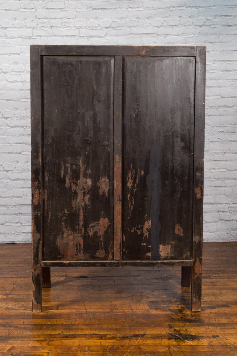 Chinese Qing Dynasty 19th Century Red Lacquer Cabinet with Gold Chinoiseries For Sale 10