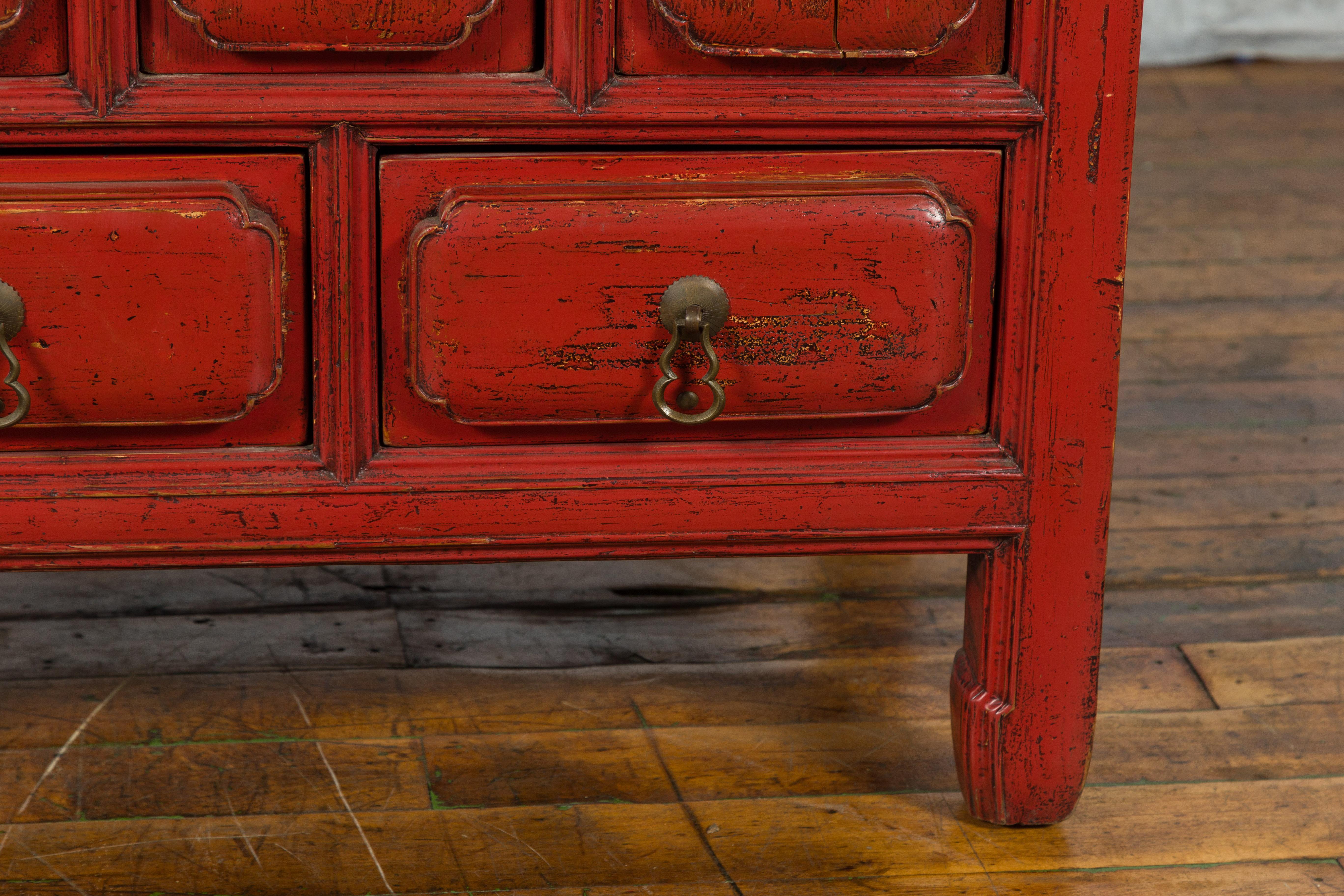Commode d'appoint en laque rouge du 19ème siècle de la dynastie chinoise Qing avec cinq tiroirs Bon état - En vente à Yonkers, NY