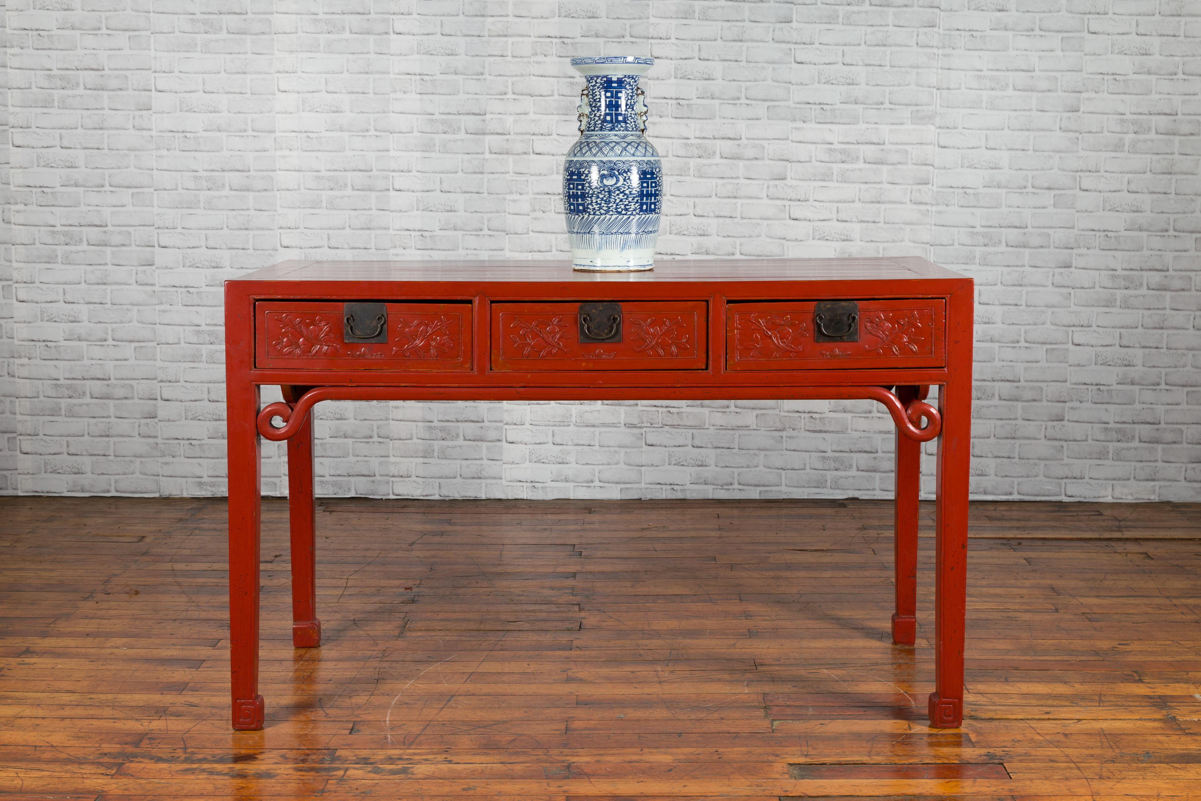 Chinese Qing Dynasty 19th Century Red Lacquered Desk with Floral Carved Drawers 6