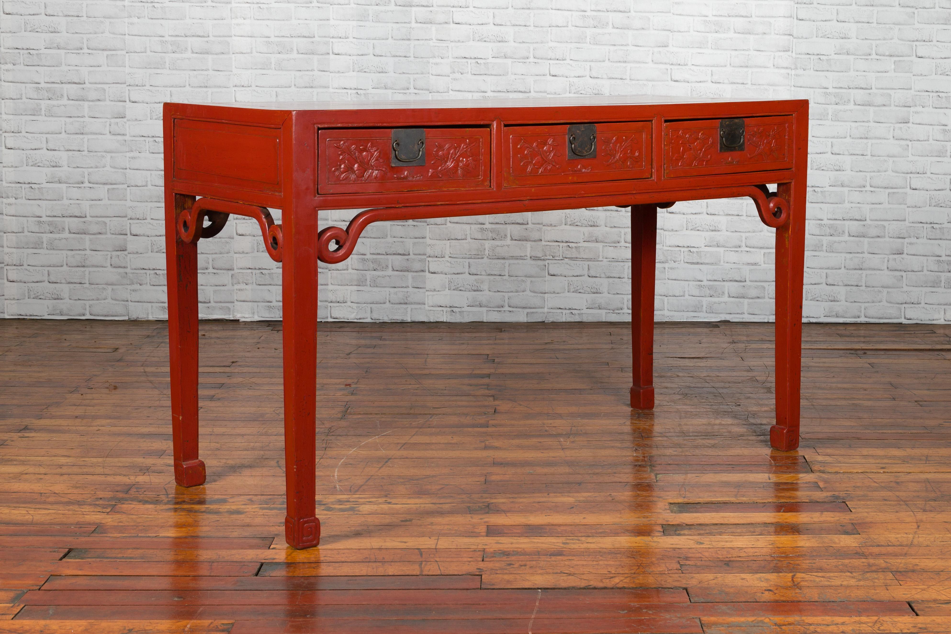 Chinese Qing Dynasty 19th Century Red Lacquered Desk with Floral Carved Drawers 8