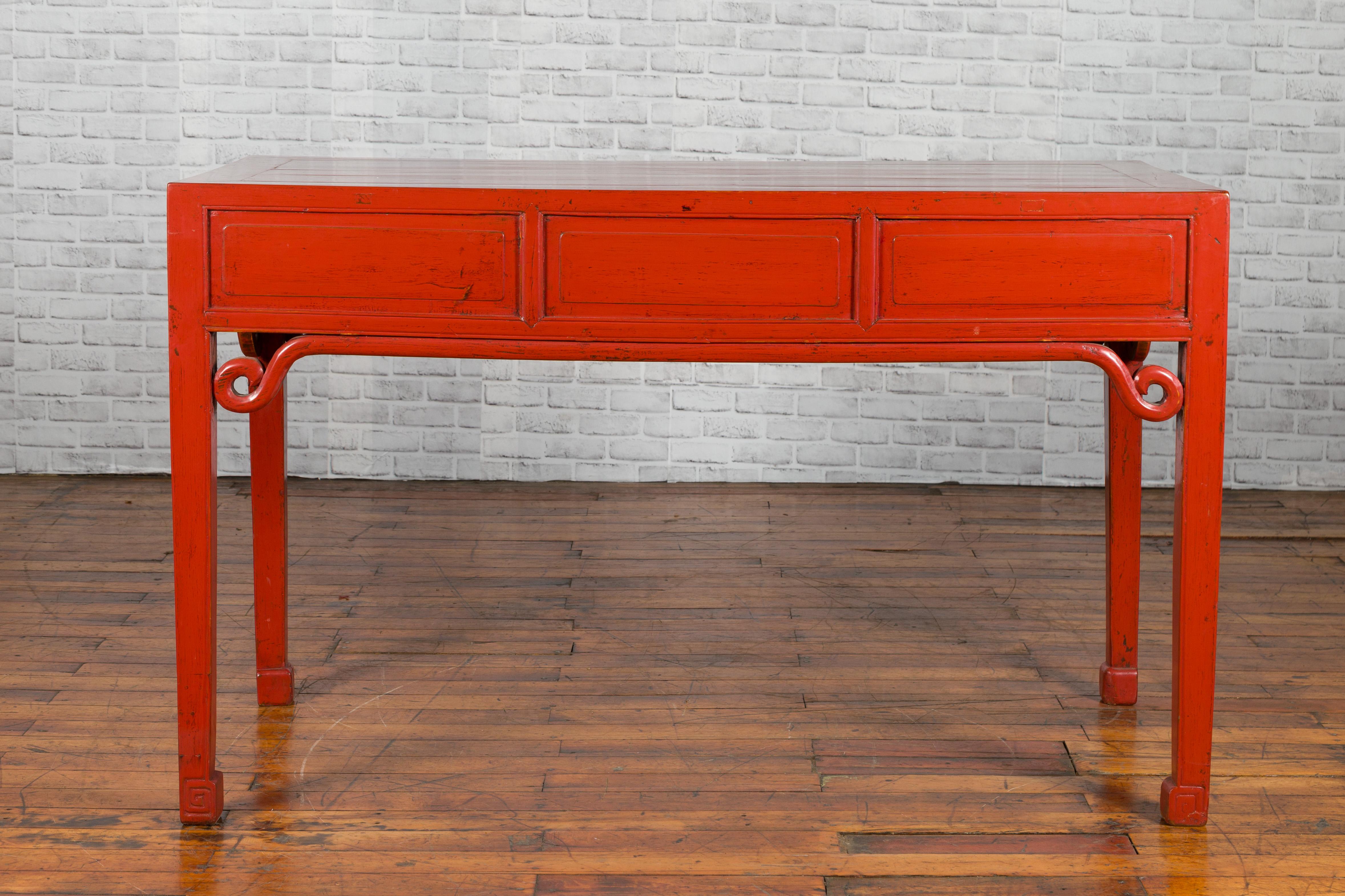 Chinese Qing Dynasty 19th Century Red Lacquered Desk with Floral Carved Drawers 12
