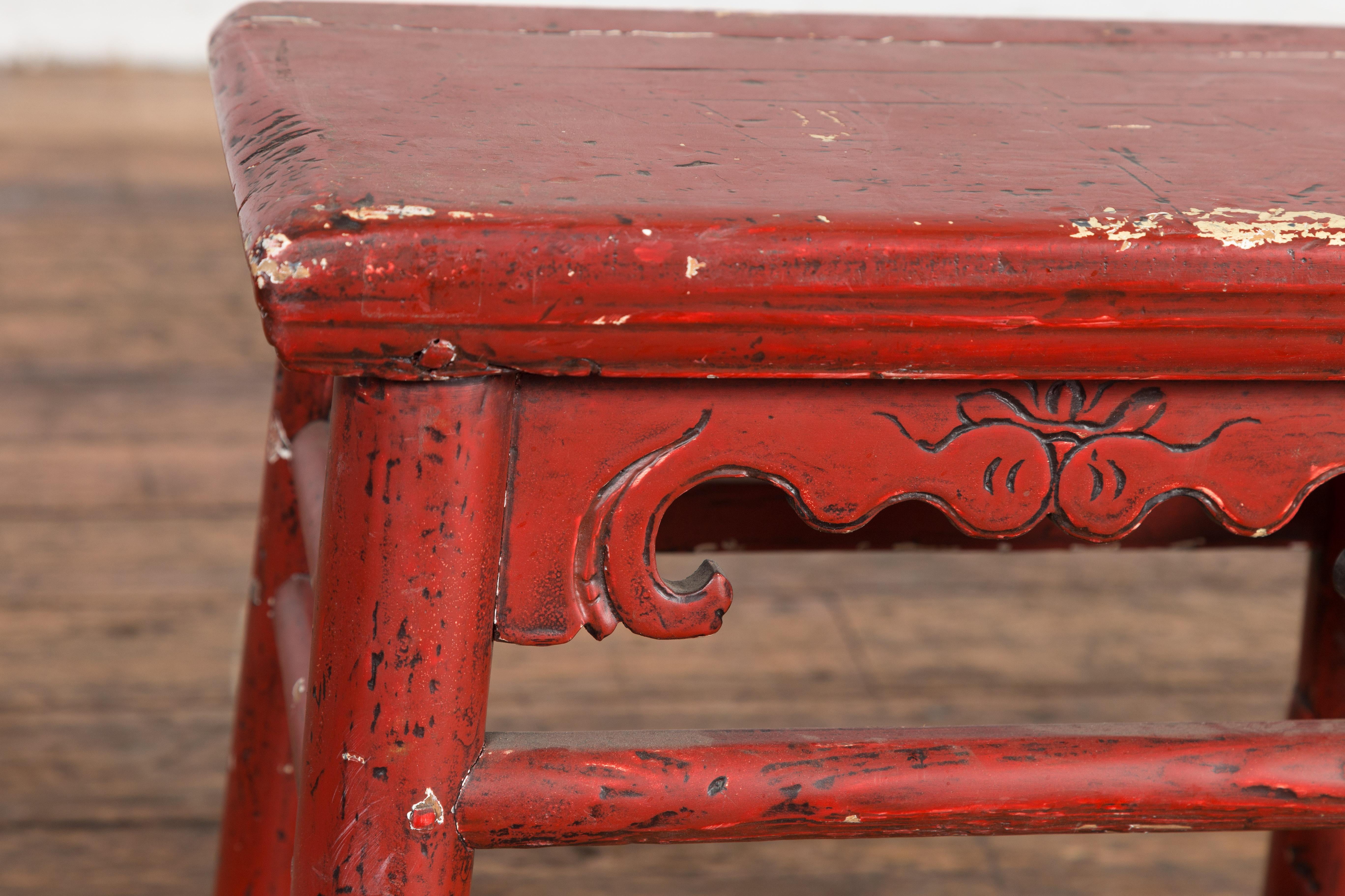 Chinesisch Qing-Dynastie 19. Jahrhundert rot lackiert Hocker mit geschnitzten Schürze im Angebot 6