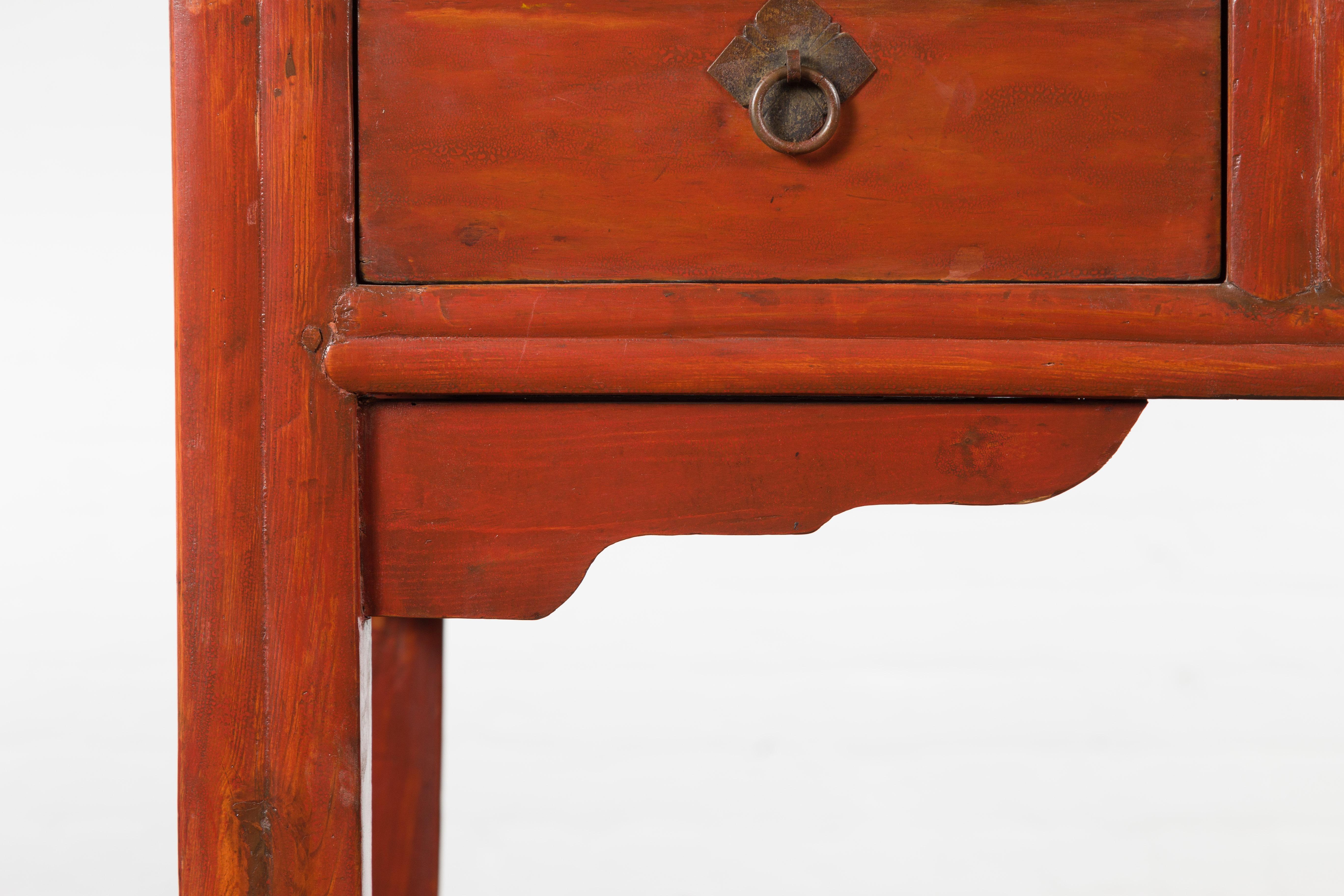 Chinesisch Qing Dynasty 19. Jahrhundert Rot Orange lackiert Tisch mit drei Schubladen im Angebot 6