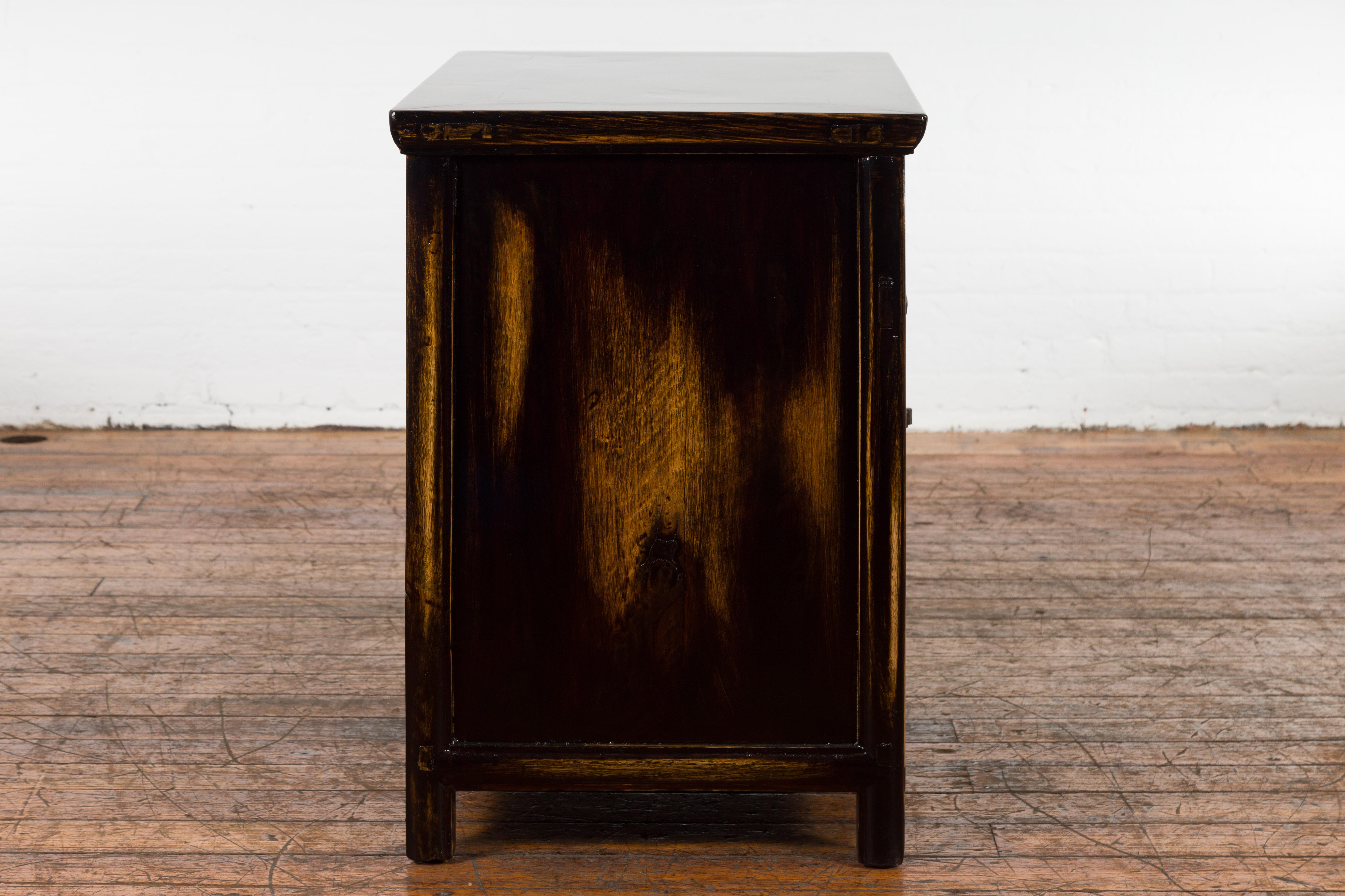 Chinese Qing Dynasty 19th Century Side Cabinet with Black and Brown Lacquer For Sale 1