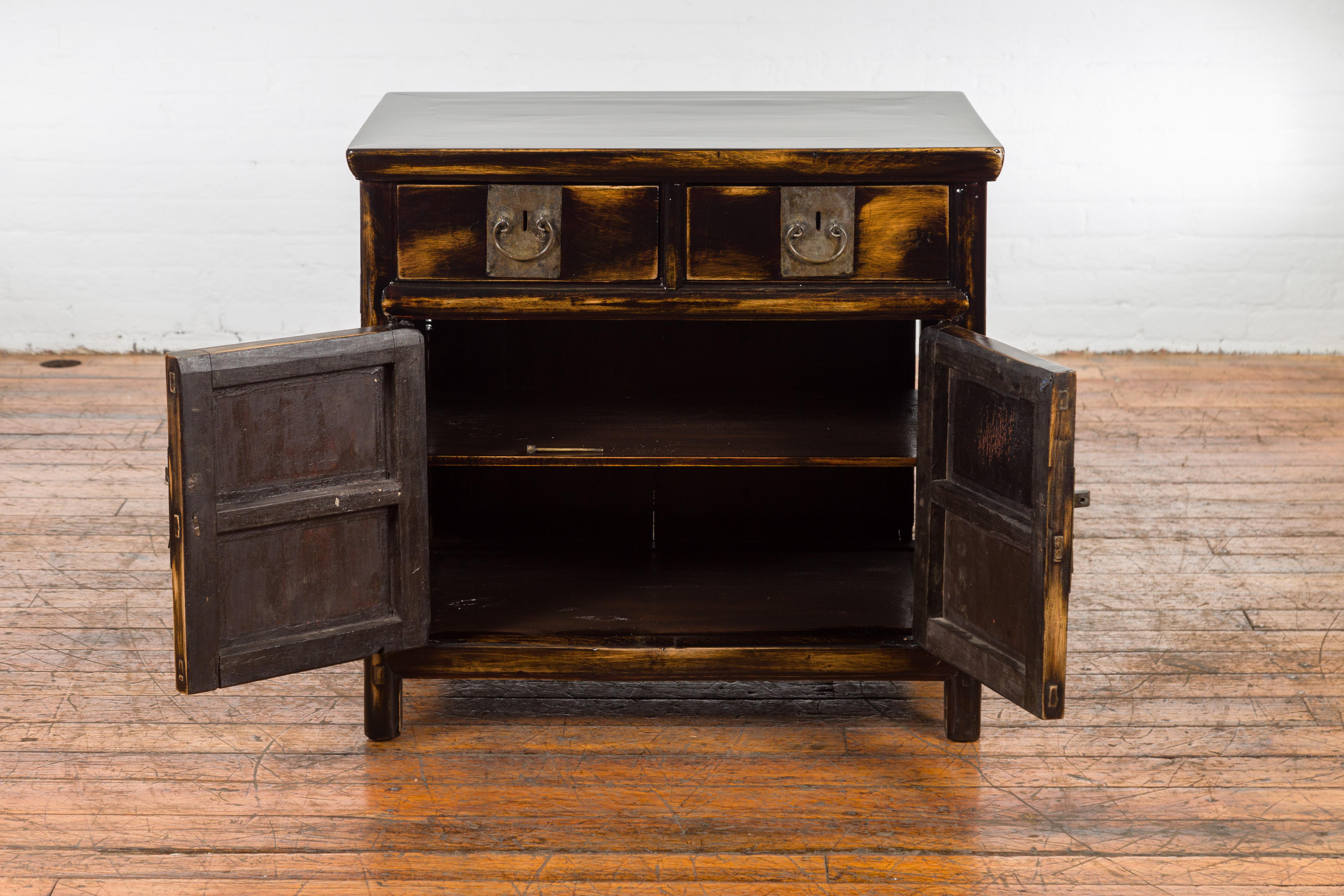 Chinese Qing Dynasty 19th Century Side Cabinet with Black and Brown Lacquer For Sale 2