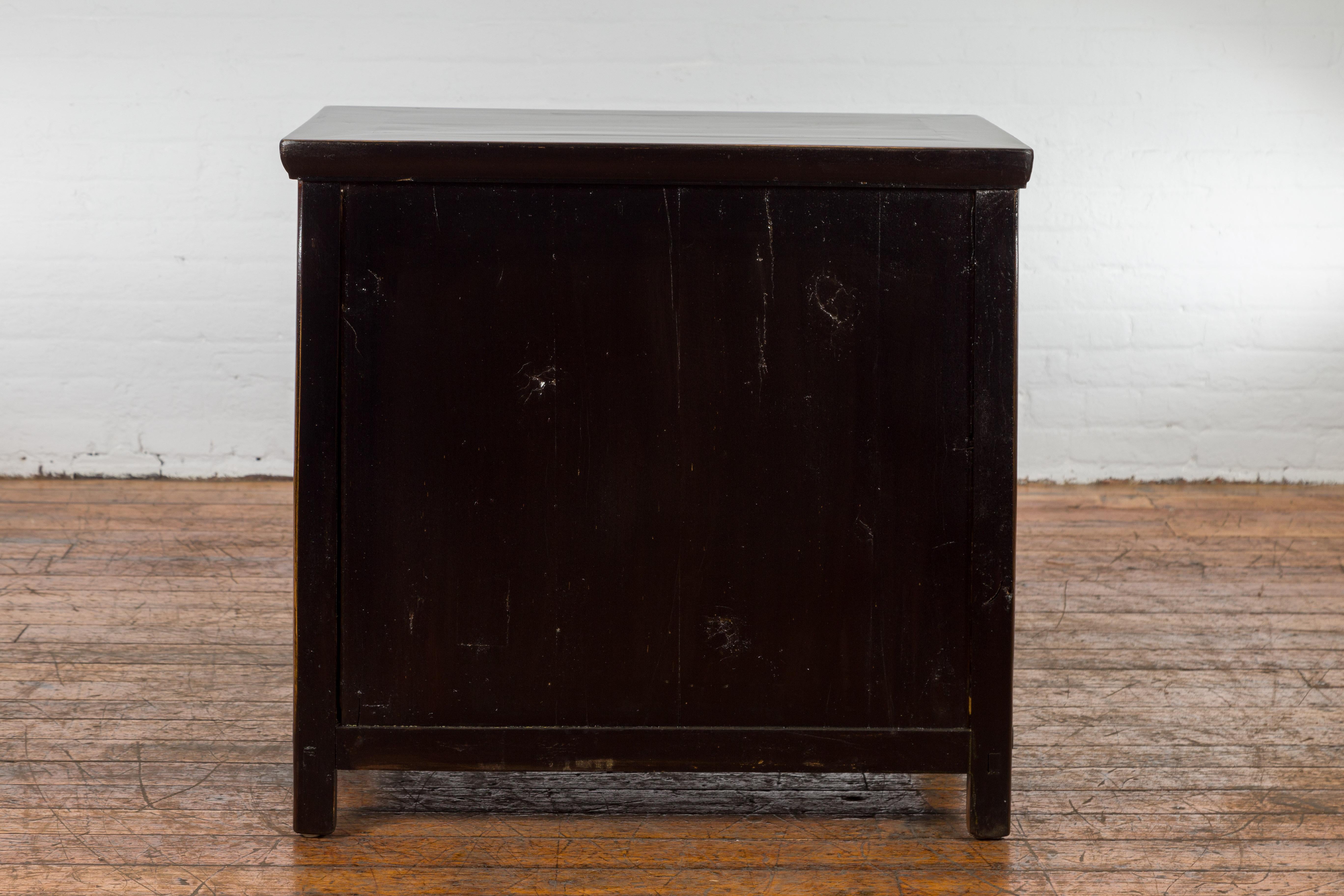 Chinese Qing Dynasty 19th Century Side Cabinet with Black and Brown Lacquer For Sale 4