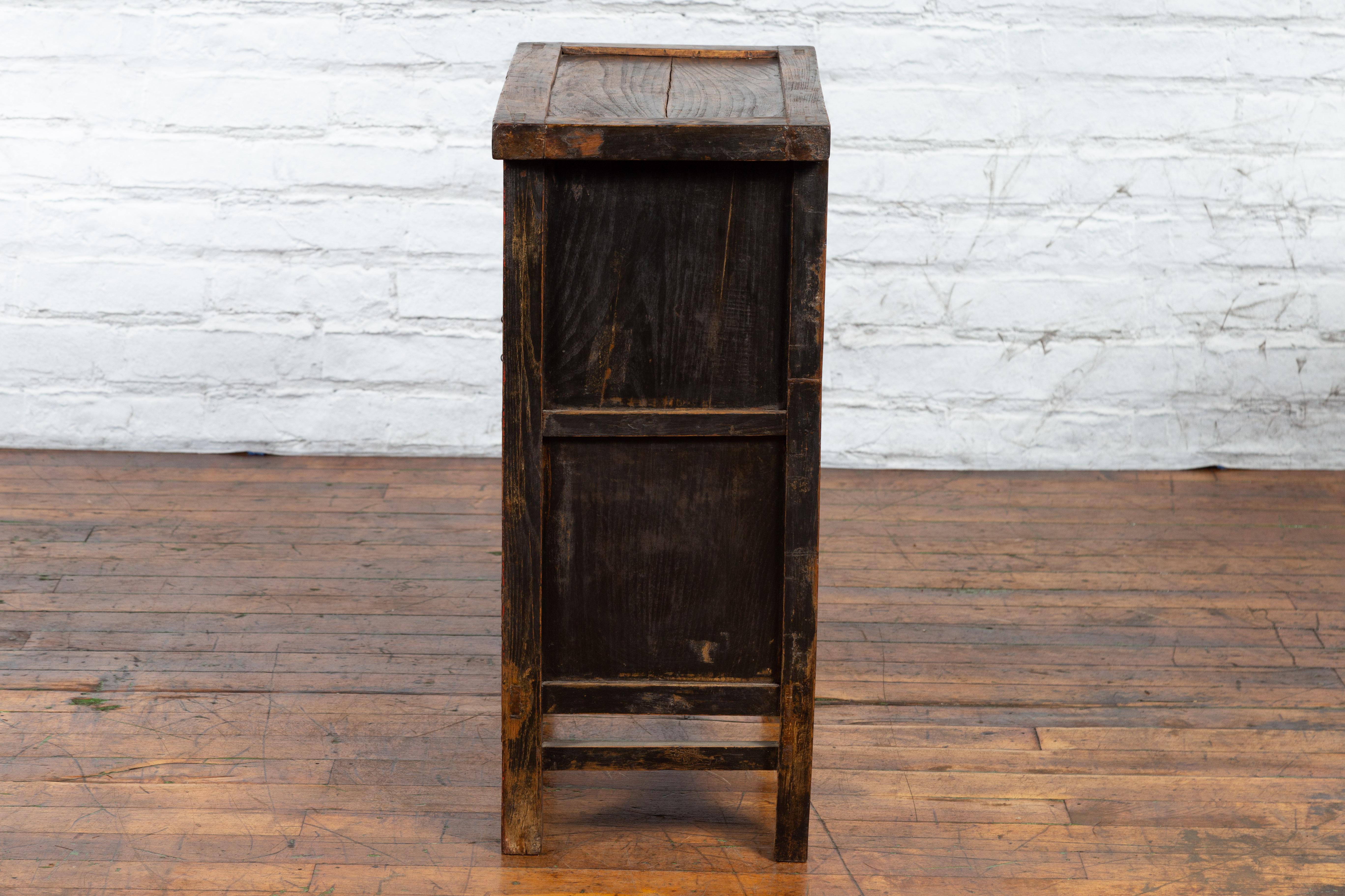 Chinese Qing Dynasty 19th Century Side Cabinet with Distressed Black Lacquer For Sale 5