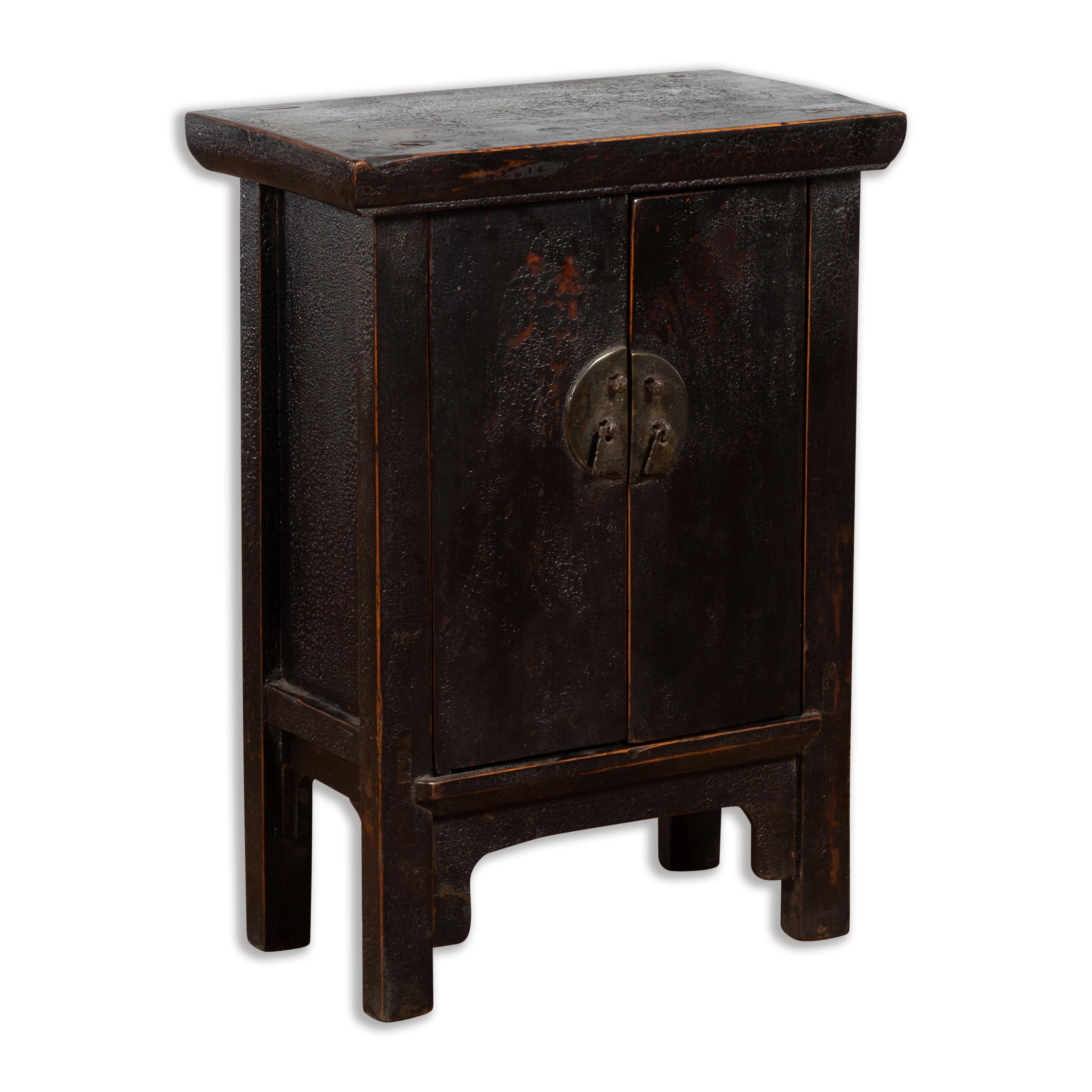 Chinese Qing Dynasty 19th Century Side Cabinet with Distressed Black Lacquer For Sale 11