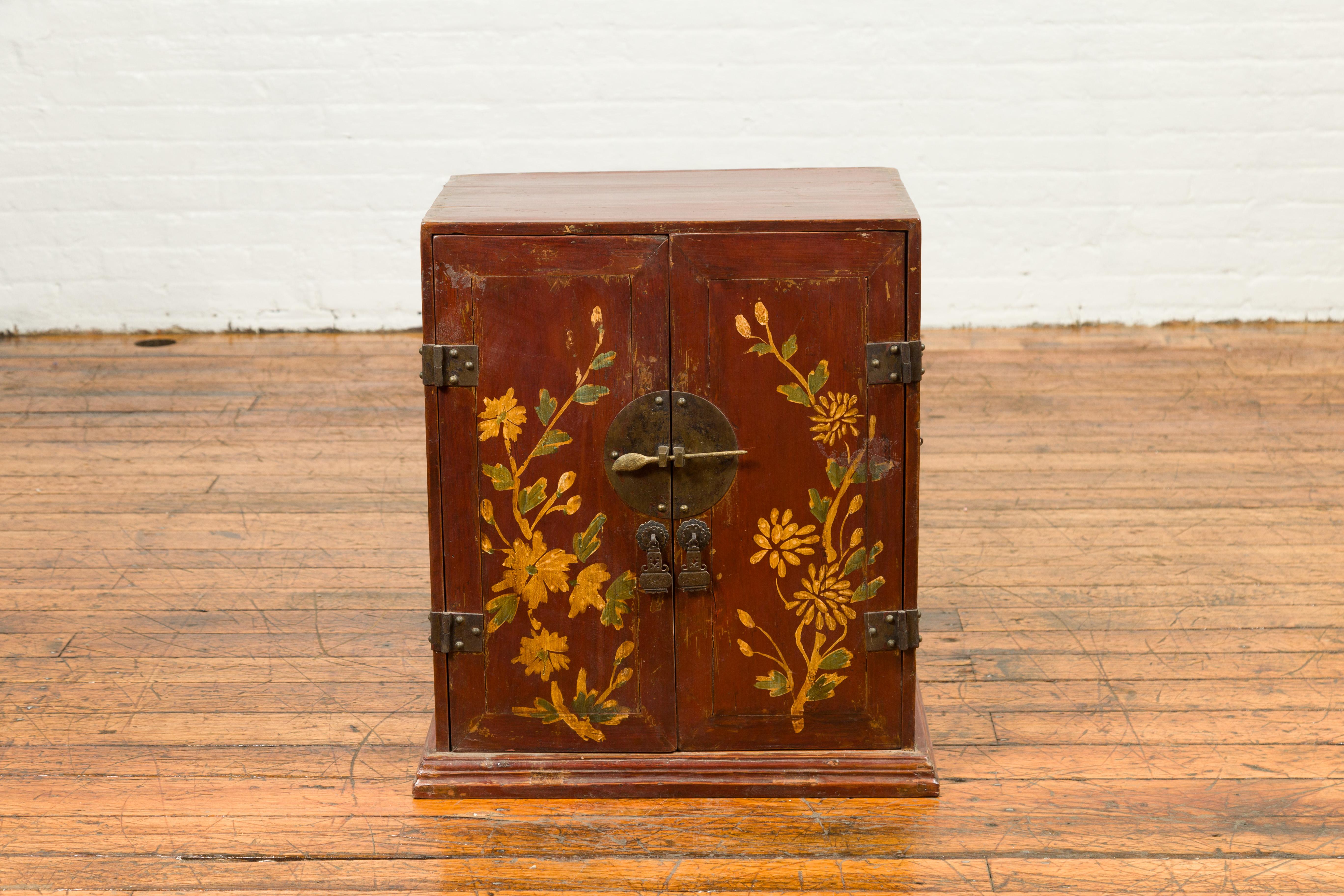 Chinese Qing Dynasty 19th Century Side Cabinet with Painted Floral Decor For Sale