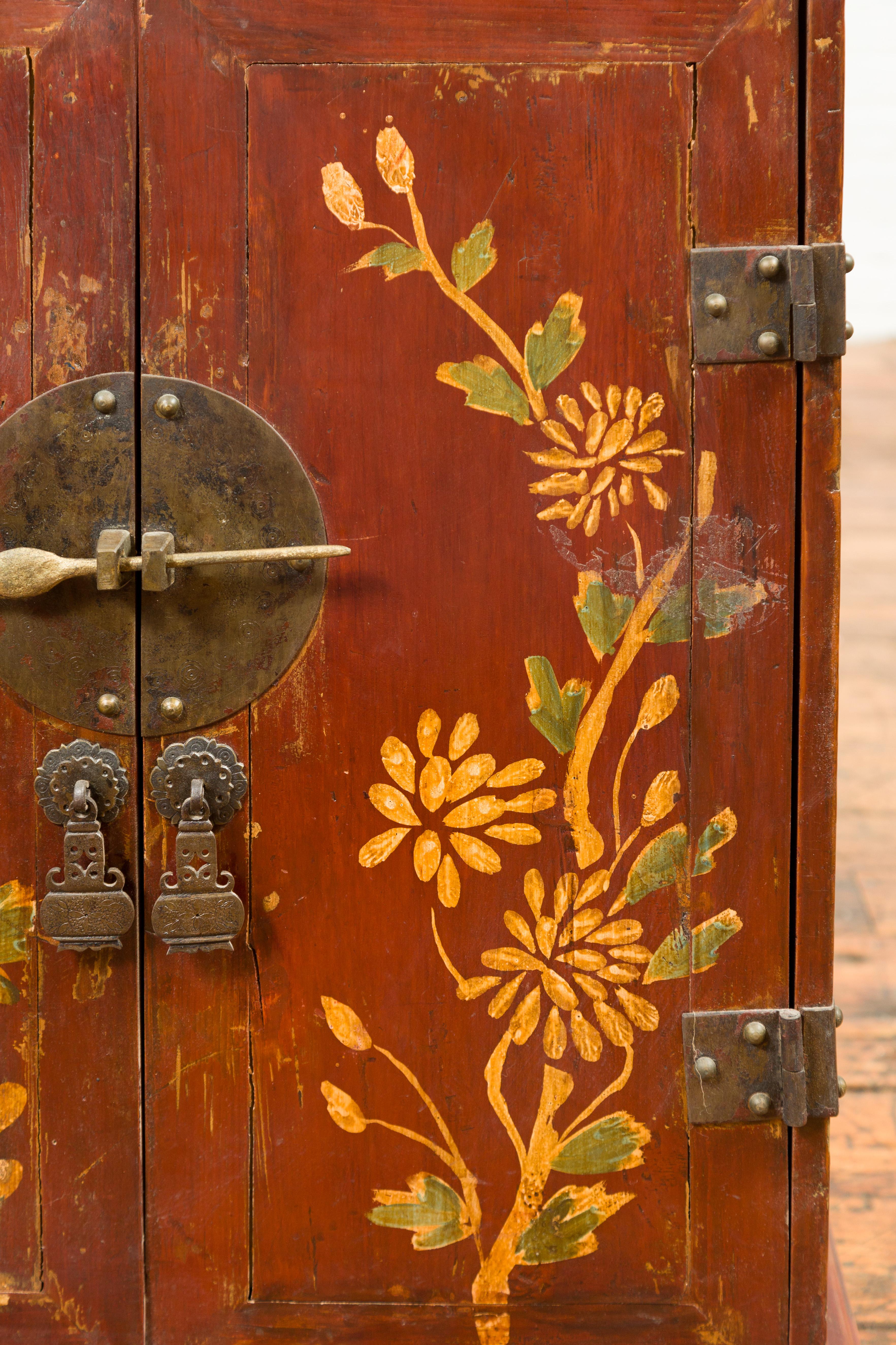 Qing Dynasty 19th Century Side Cabinet with Painted Floral Decor For Sale 2