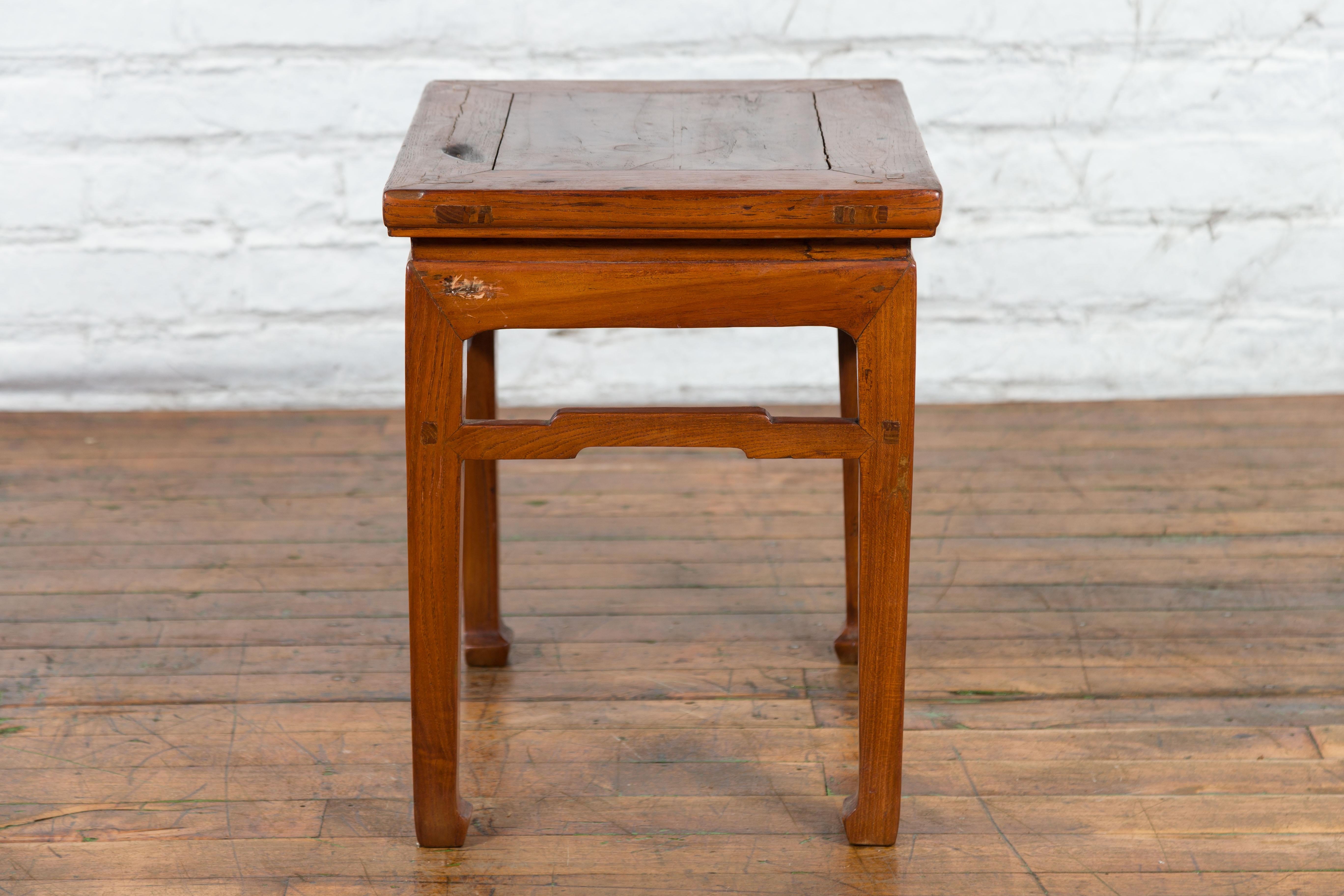 Chinese Qing Dynasty 19th Century Side Table with Humpback Stretchers For Sale 7