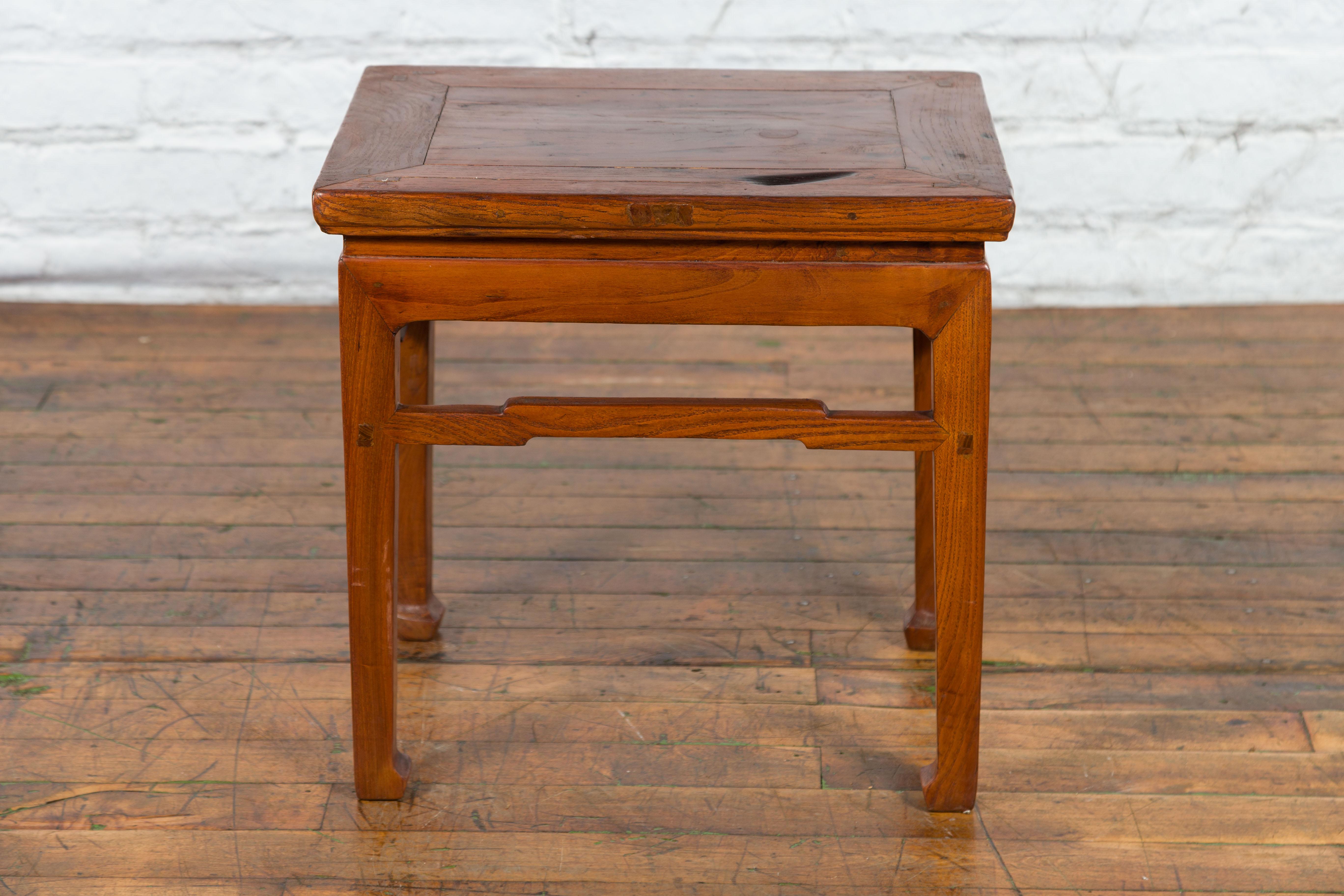Chinese Qing Dynasty 19th Century Side Table with Humpback Stretchers For Sale 8
