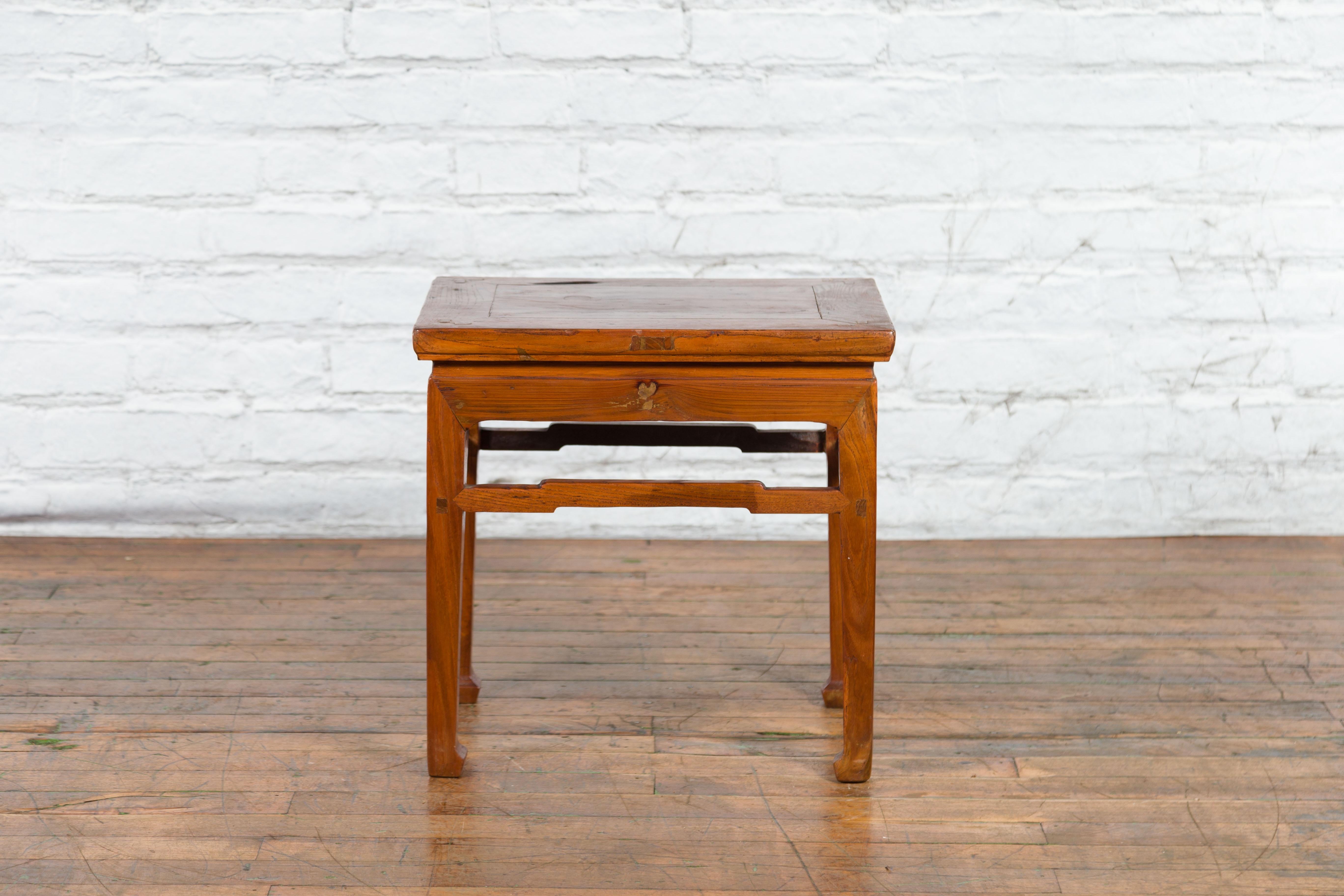 Chinese Qing Dynasty 19th Century Side Table with Humpback Stretchers For Sale 10