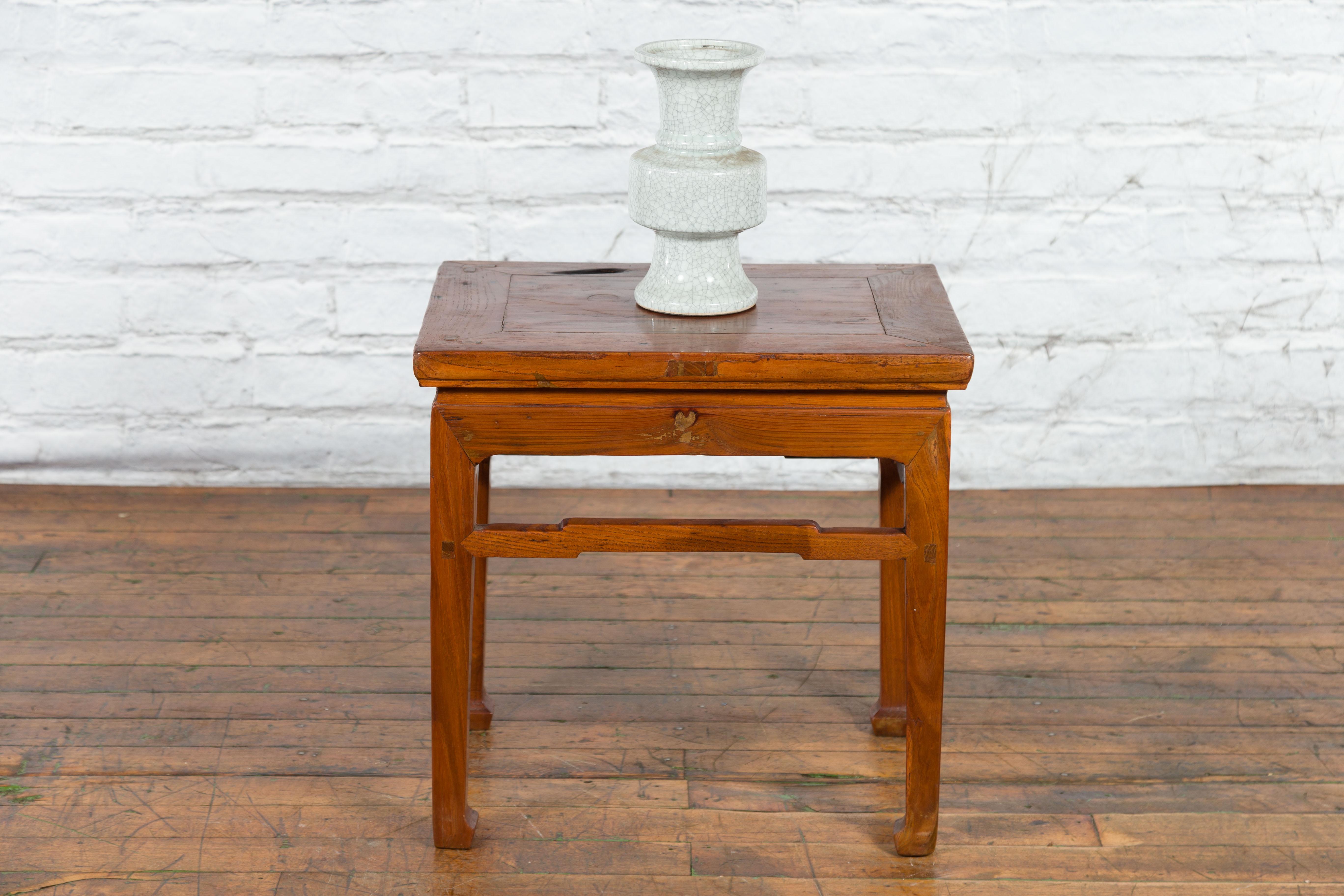 Carved Chinese Qing Dynasty 19th Century Side Table with Humpback Stretchers For Sale
