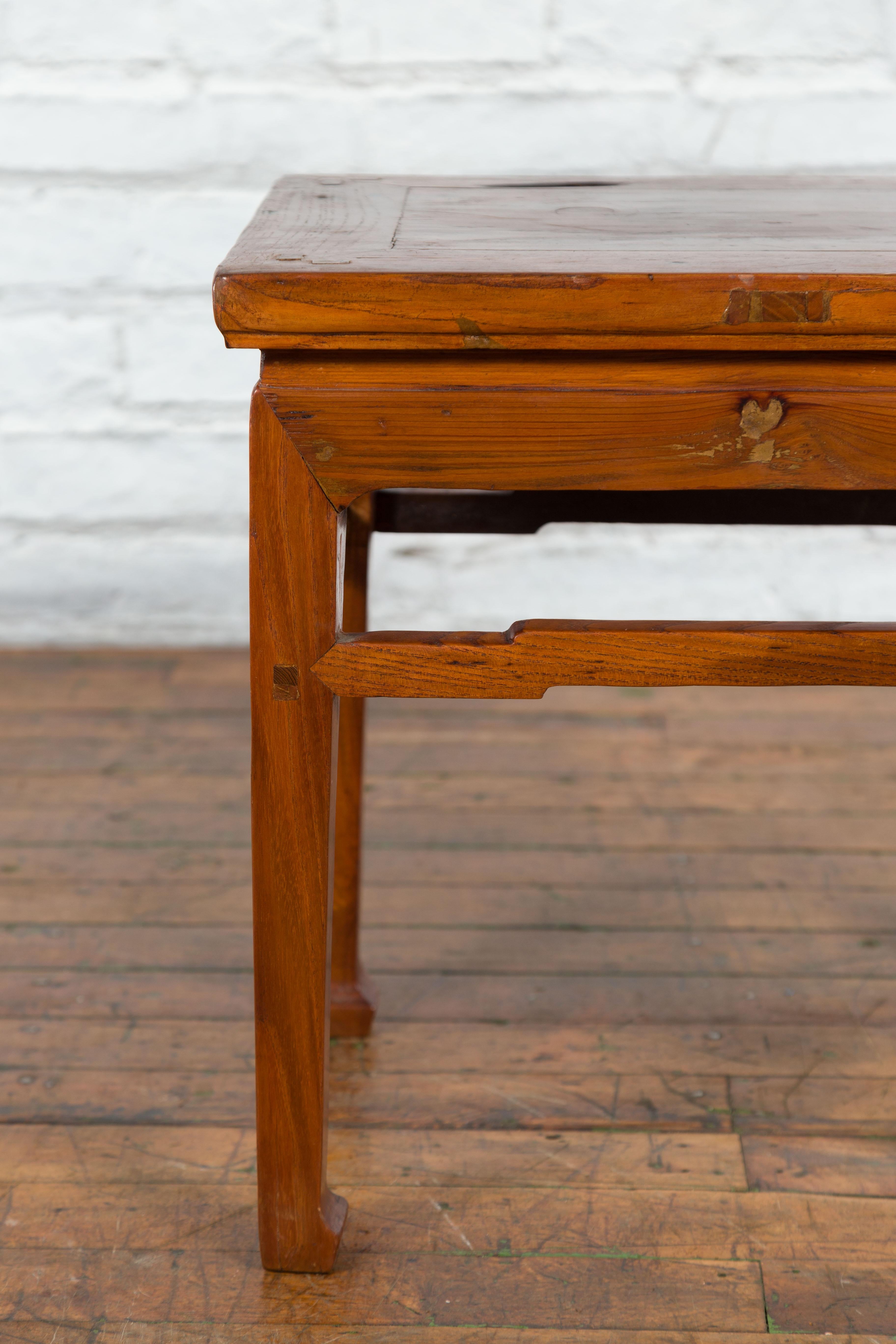 Chinese Qing Dynasty 19th Century Side Table with Humpback Stretchers For Sale 2