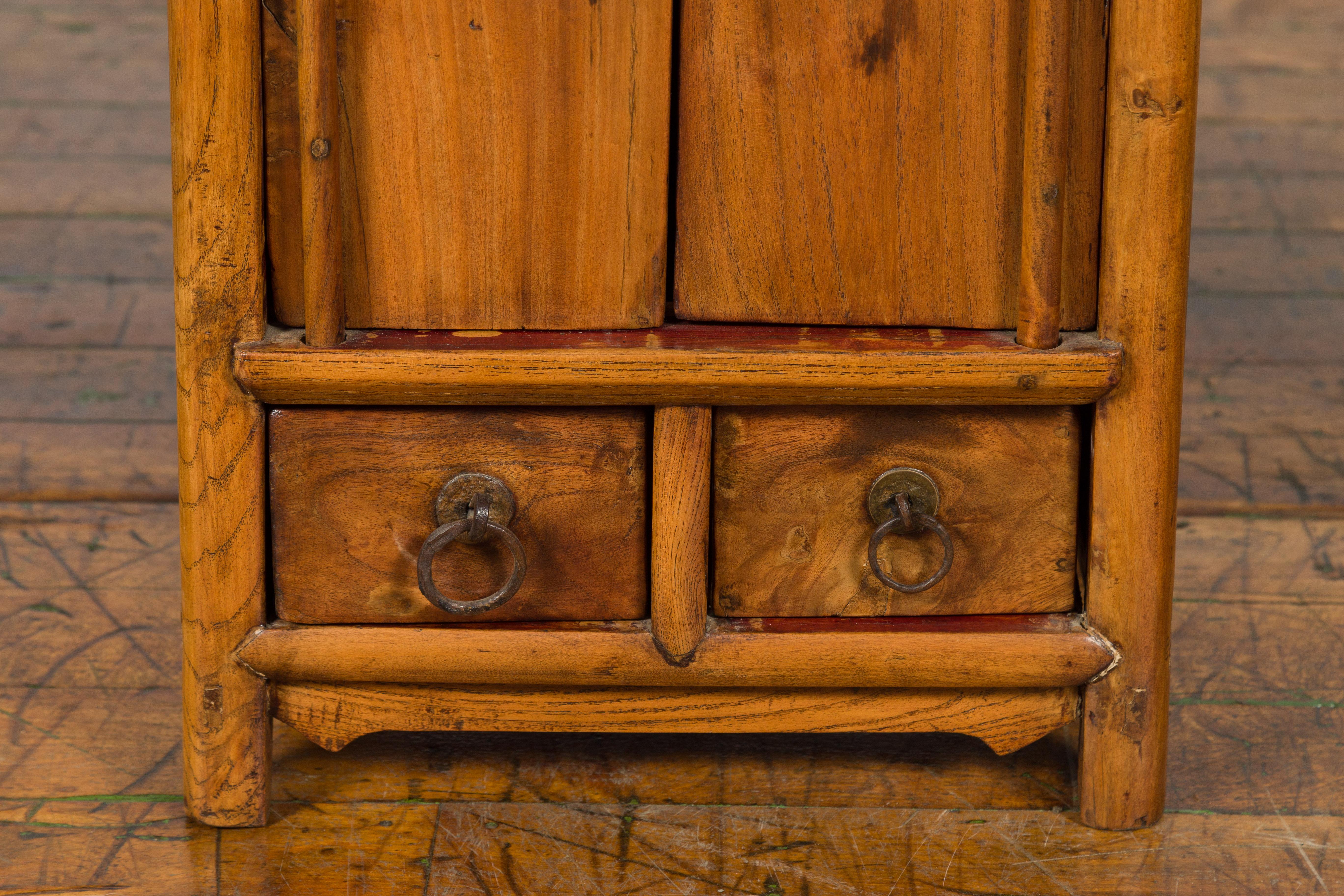 Chinese Qing Dynasty 19th Century Small Bedside Cabinet with Tapering Lines For Sale 7