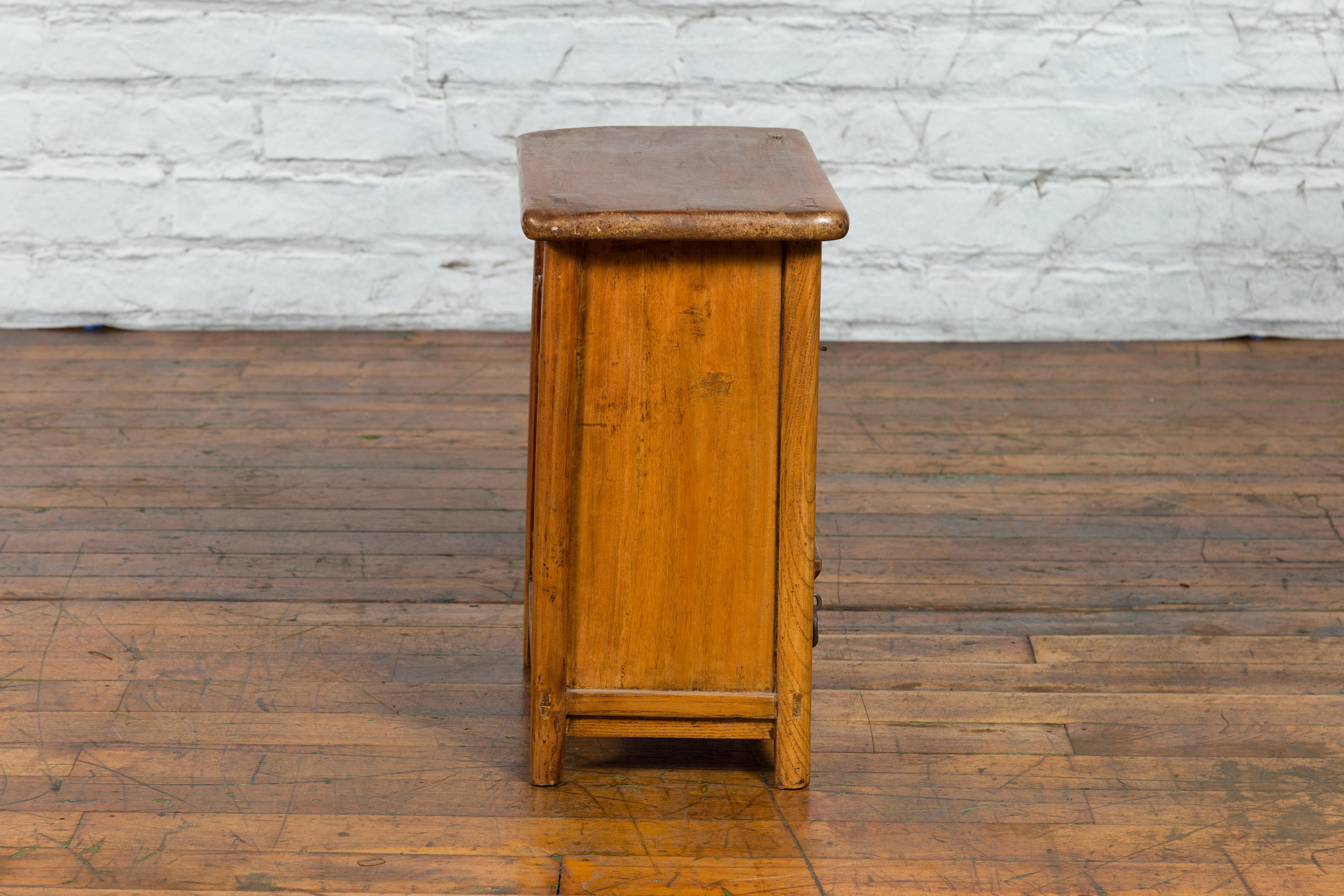Chinese Qing Dynasty 19th Century Small Bedside Cabinet with Tapering Lines For Sale 8