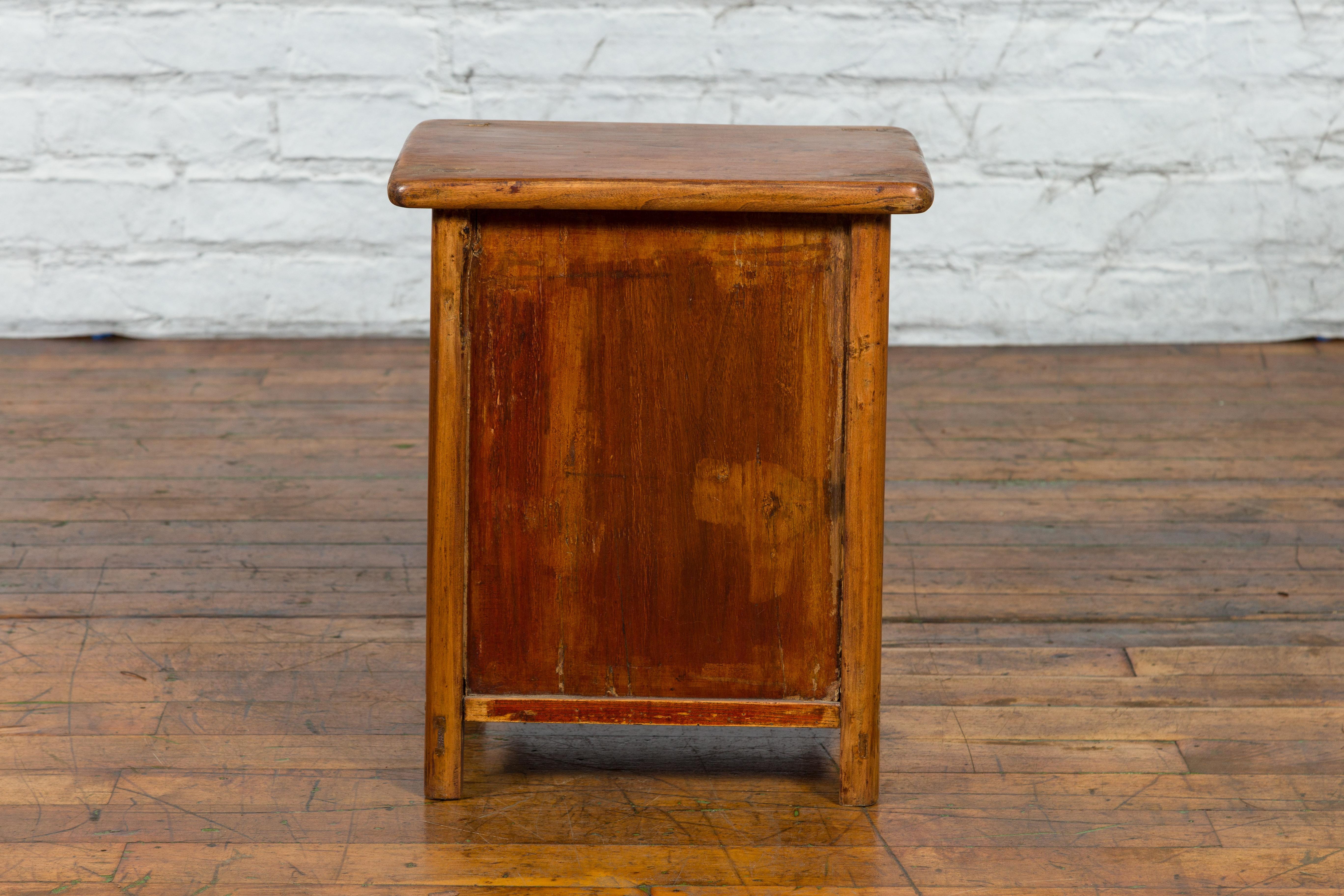 Chinese Qing Dynasty 19th Century Small Bedside Cabinet with Tapering Lines For Sale 9