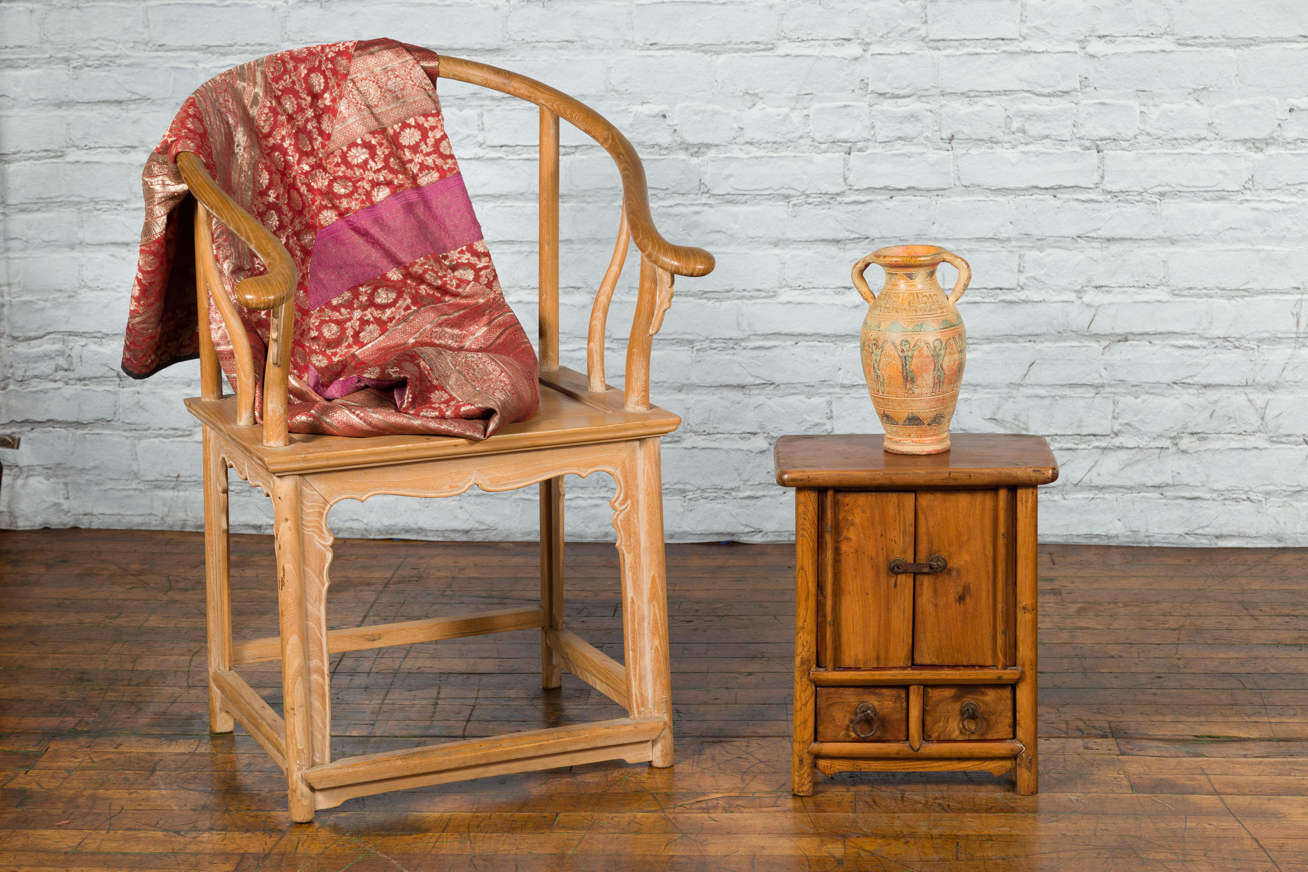 Chinese Qing Dynasty 19th Century Small Bedside Cabinet with Tapering Lines In Good Condition For Sale In Yonkers, NY